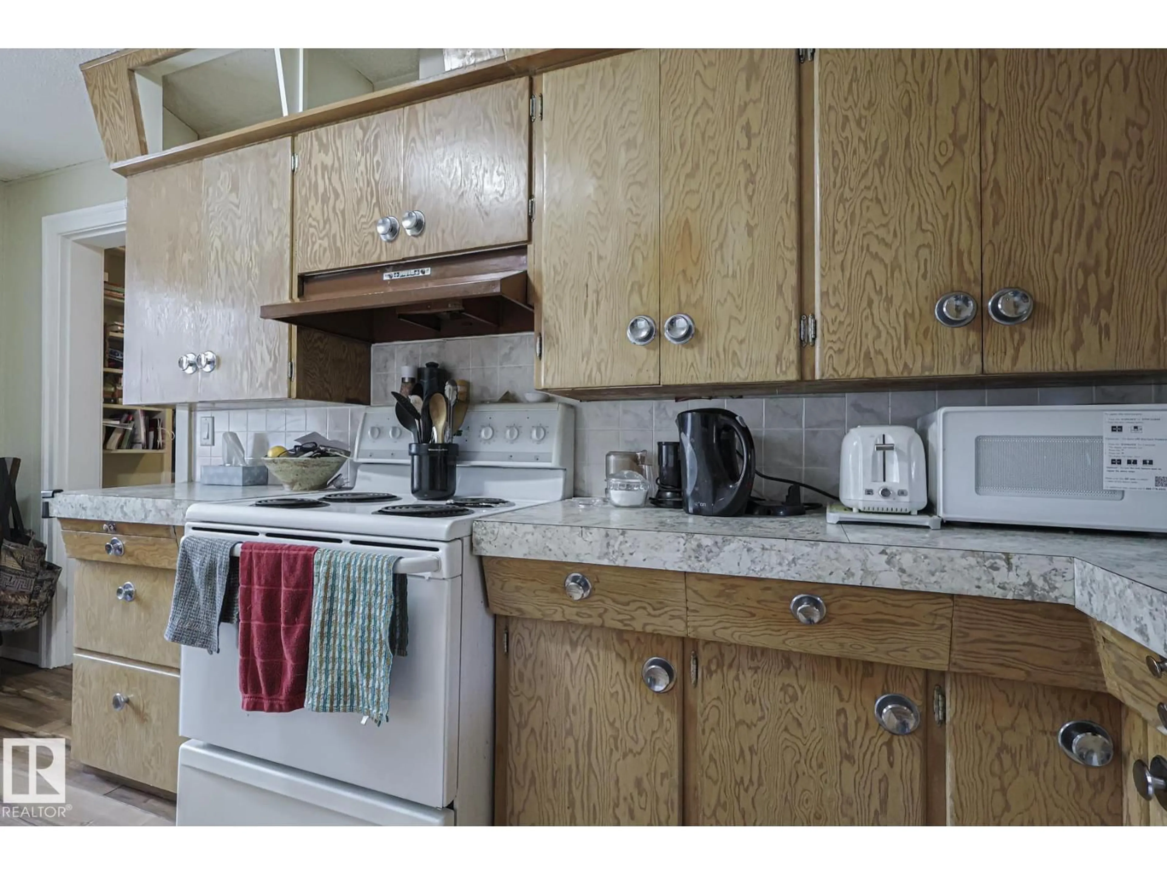Standard kitchen, unknown for 4906 48 ST, Thorsby Alberta T0C0C5