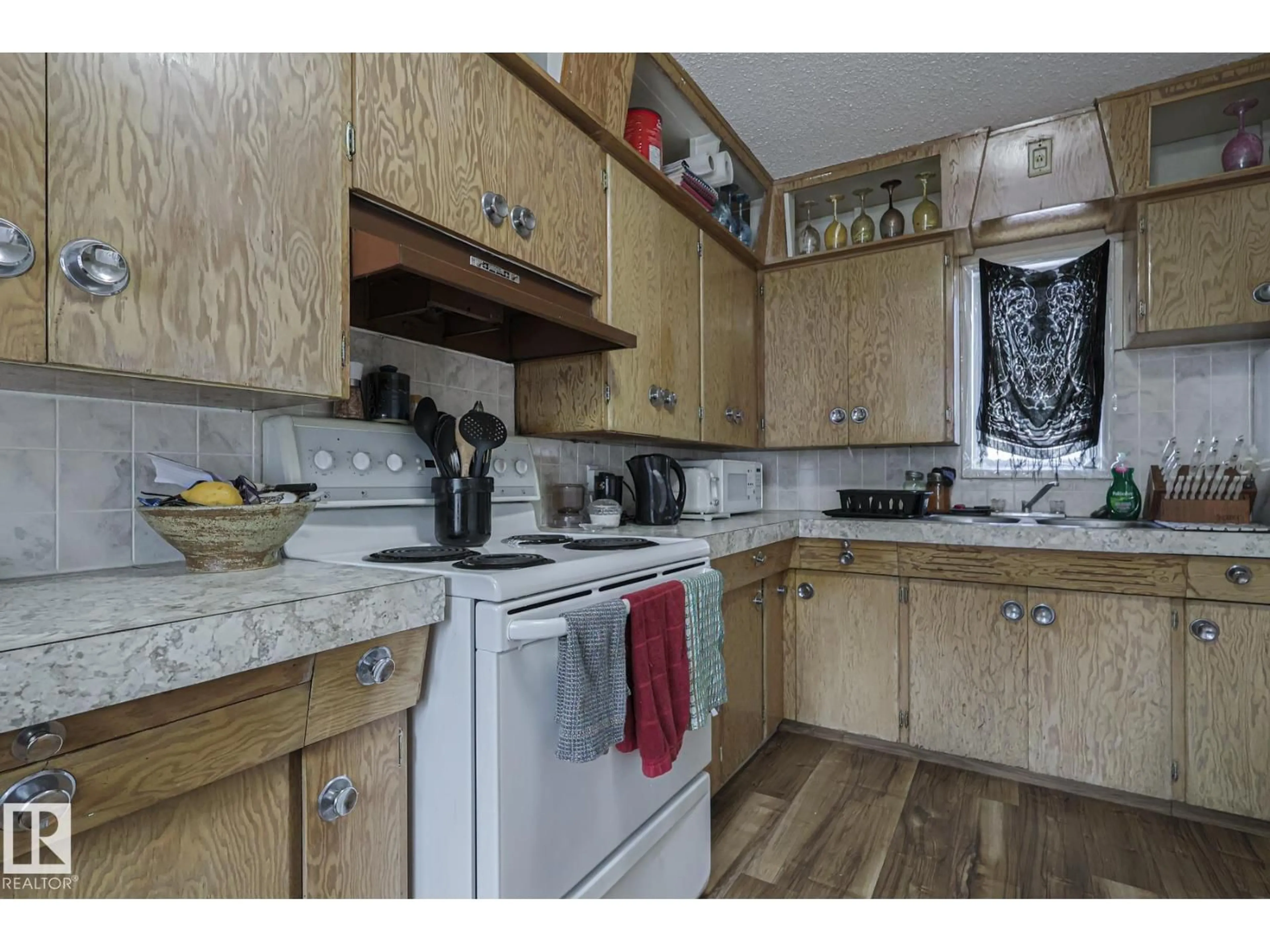 Standard kitchen, unknown for 4906 48 ST, Thorsby Alberta T0C0C5