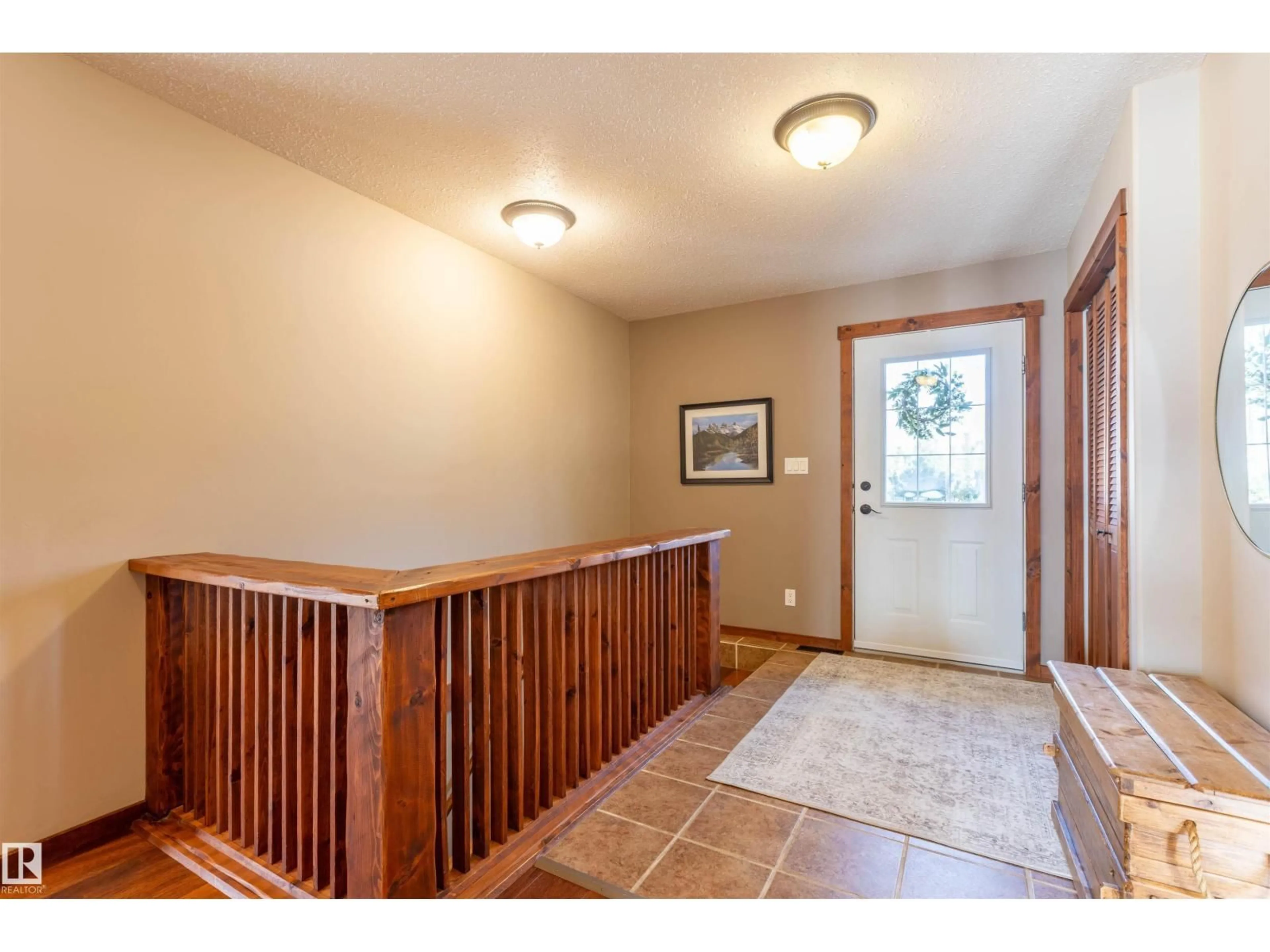 Indoor entryway for 6127 TWP ROAD 540 A, Rural Lac Ste. Anne County Alberta T0E1H0