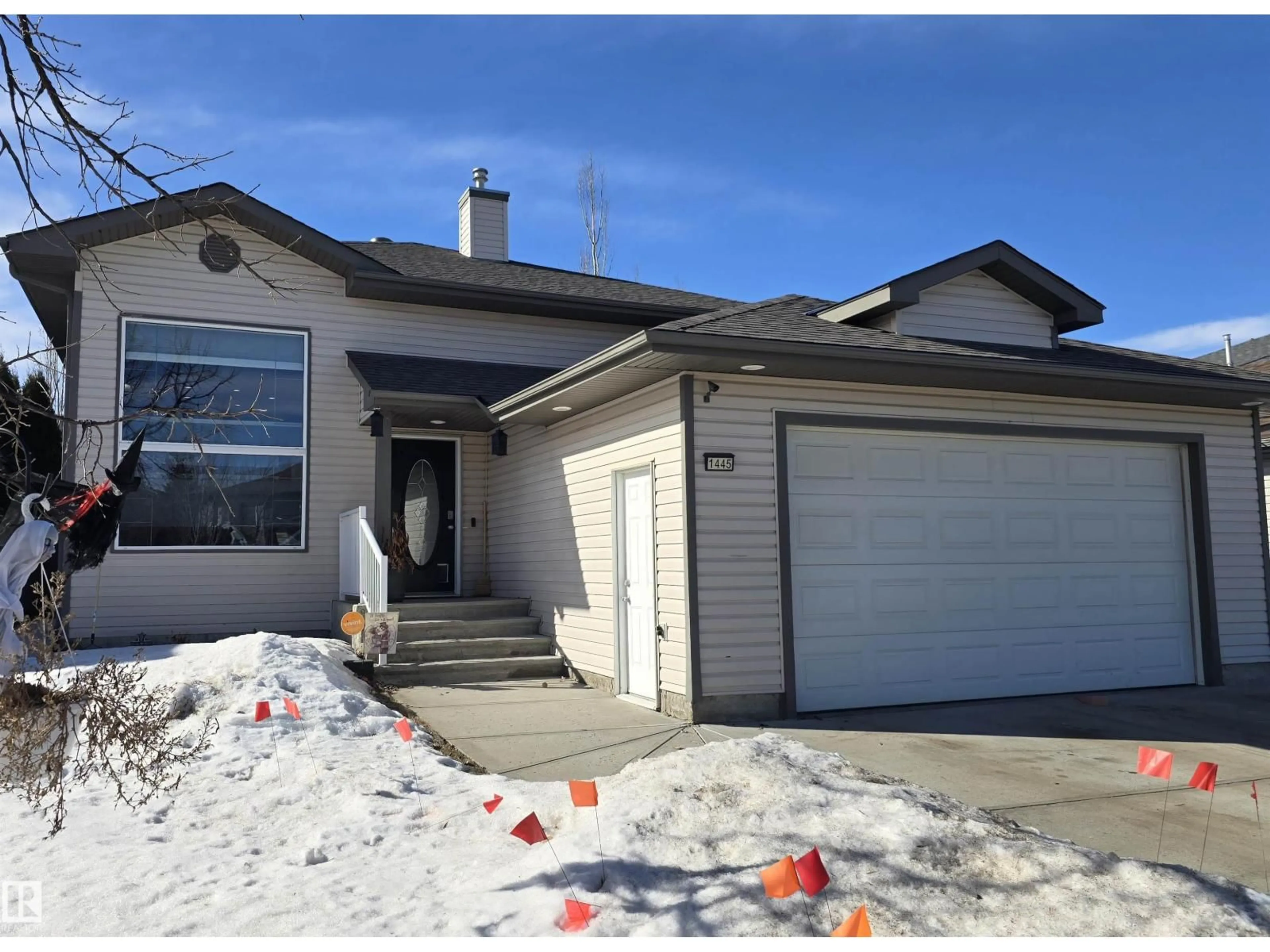 Home with vinyl exterior material, street for 1445 HIGHWOOD BV, Devon Alberta T9G2E9