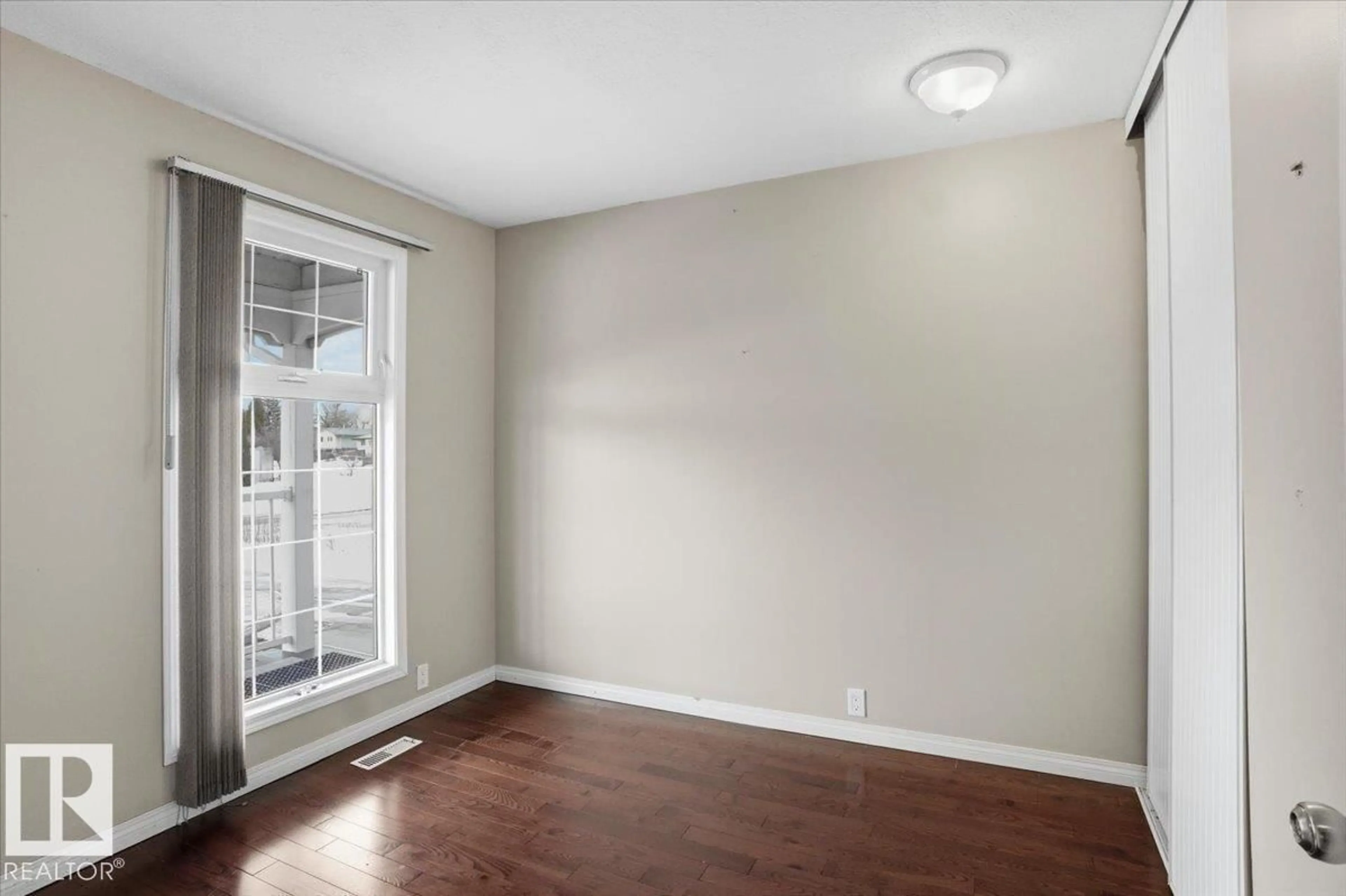 A pic of a room for 12811 45 ST, Edmonton Alberta T5A2K3