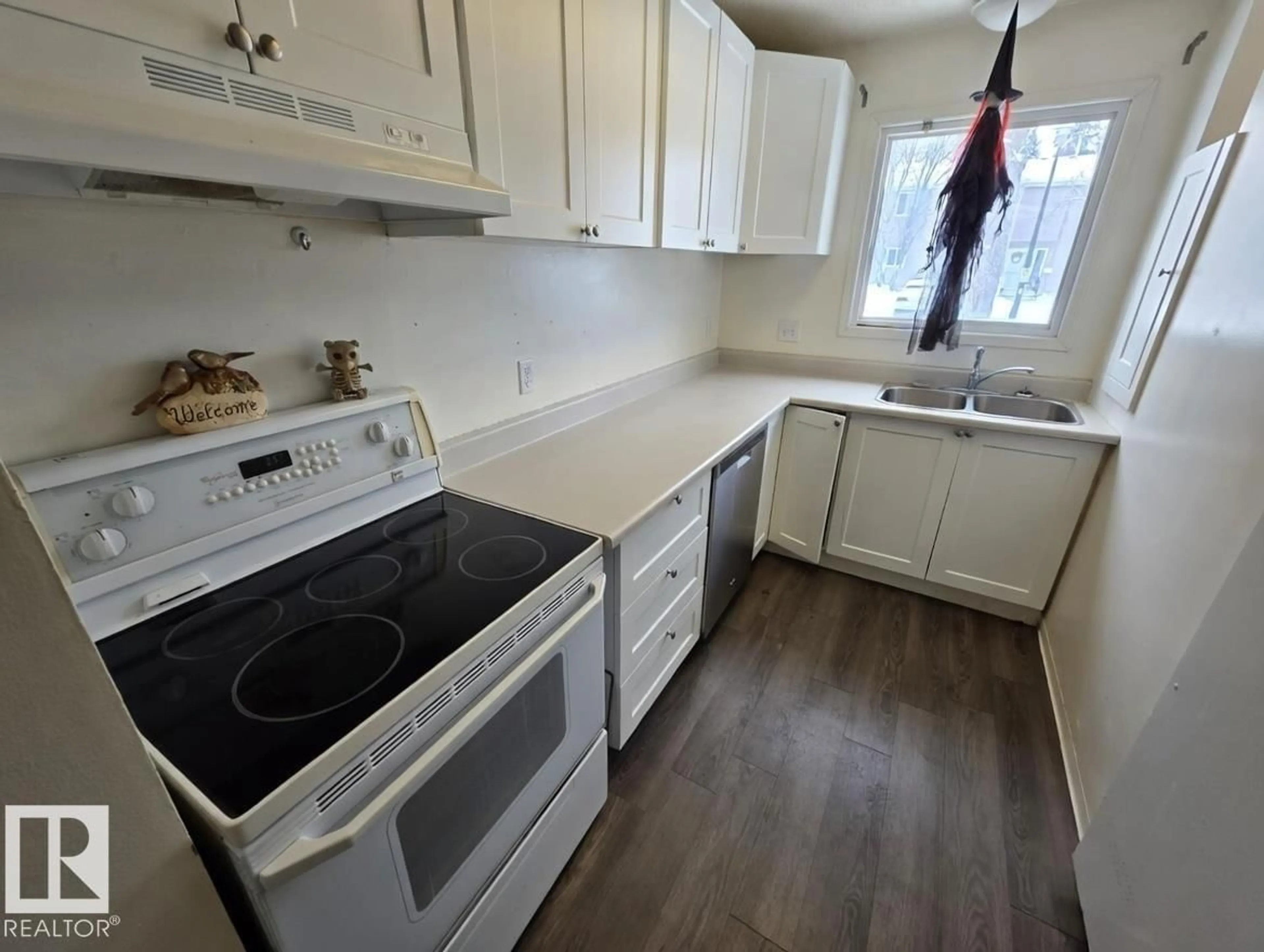 Standard kitchen, unknown for #108 - 87 BROOKWOOD DR, Spruce Grove Alberta T7X1A3