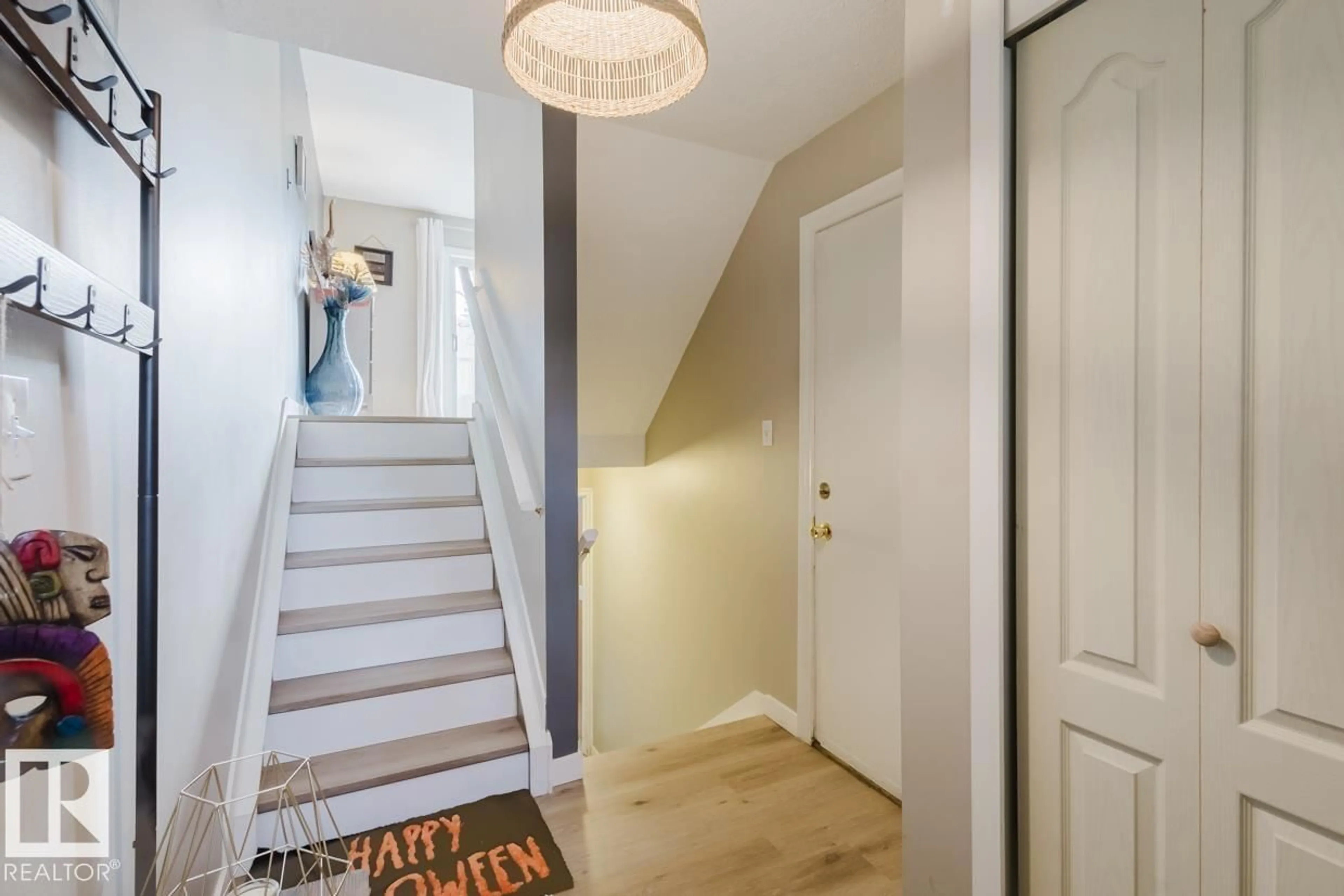 Indoor entryway for #17 - 9520 174 ST, Edmonton Alberta T5T5Z3