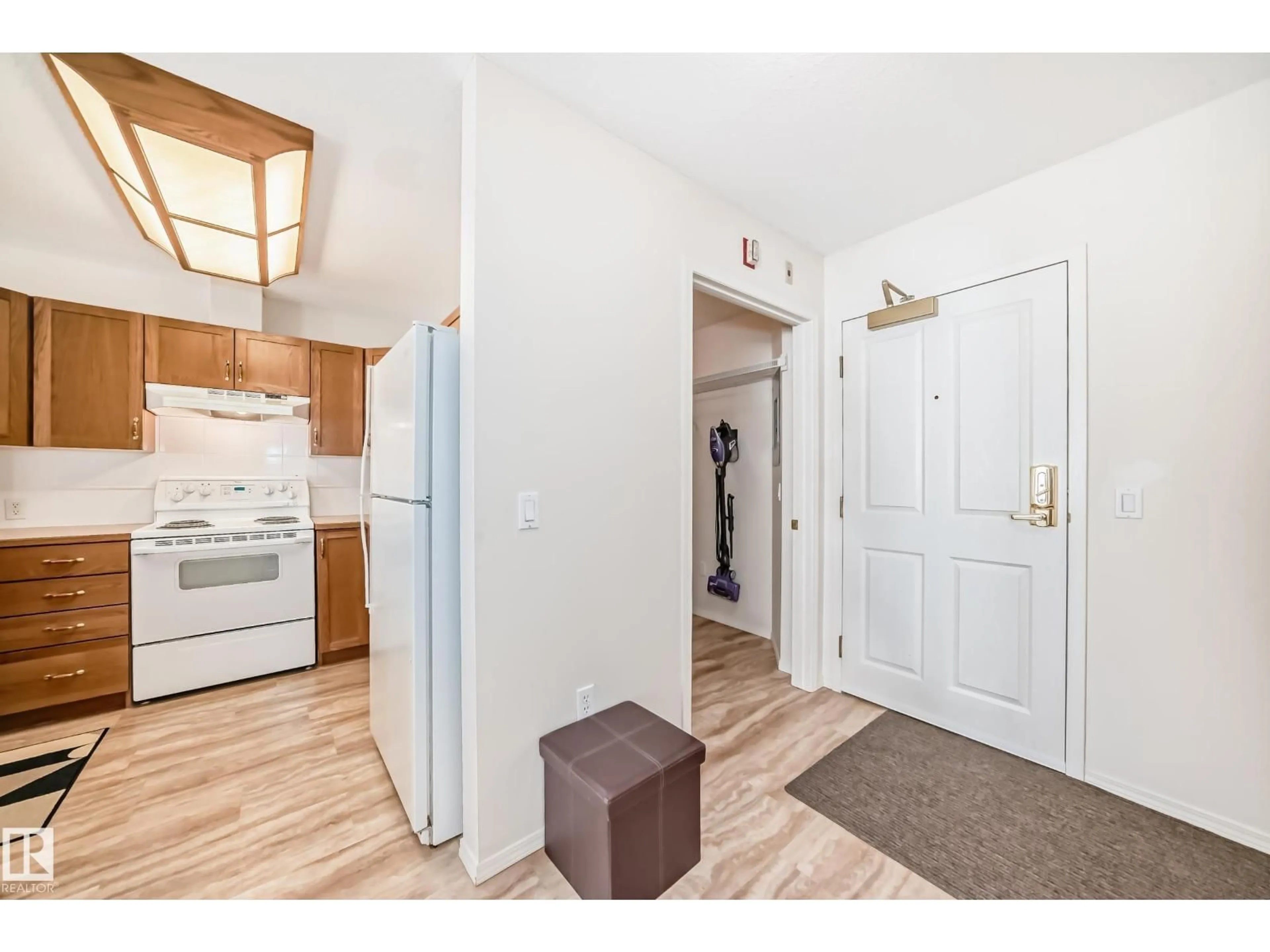 Indoor entryway for 78 - 223 MCKENNEY AV, St. Albert Alberta T8N1L9