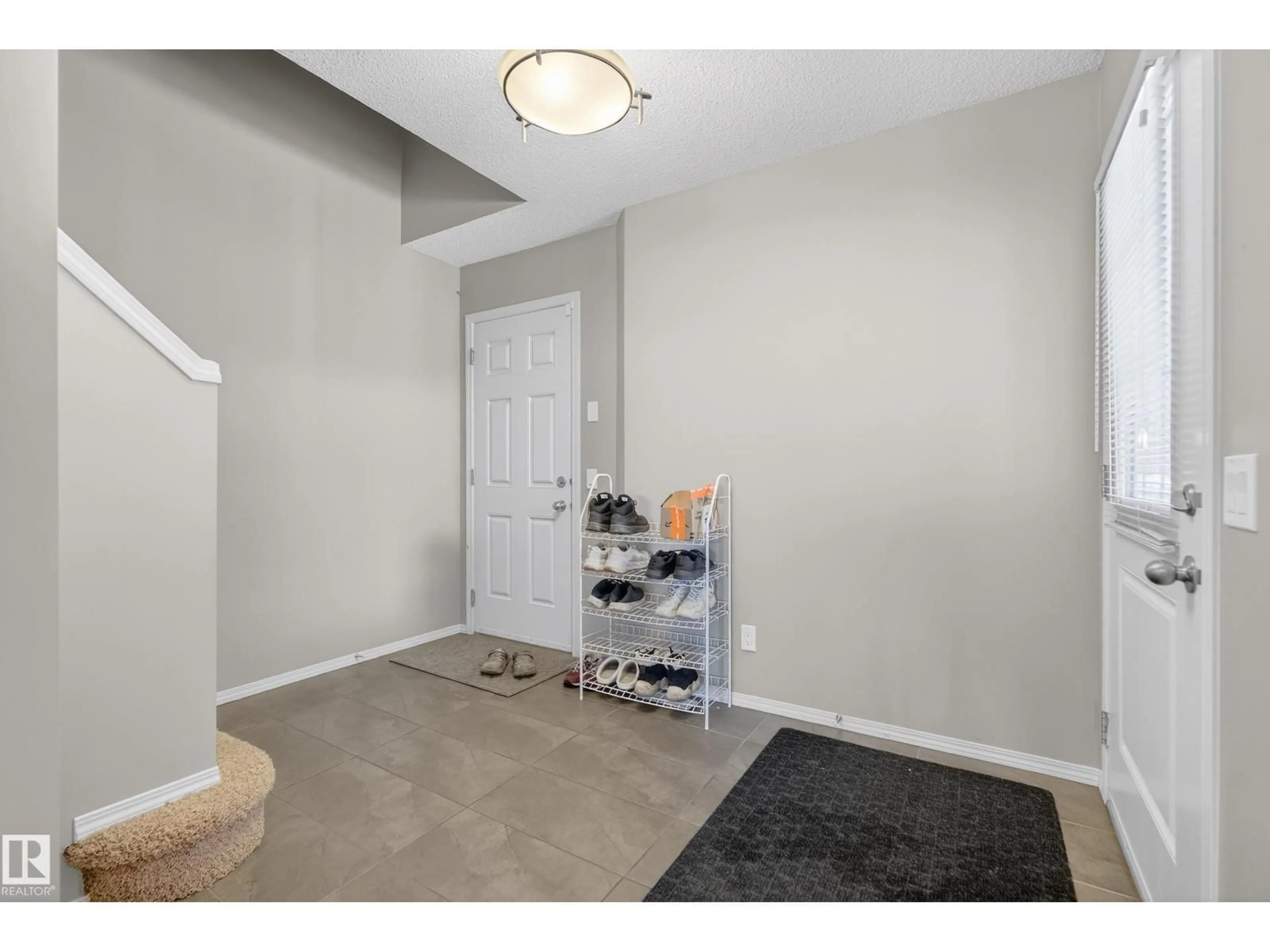Indoor entryway for 14006 164 AV, Edmonton Alberta T6V0K6