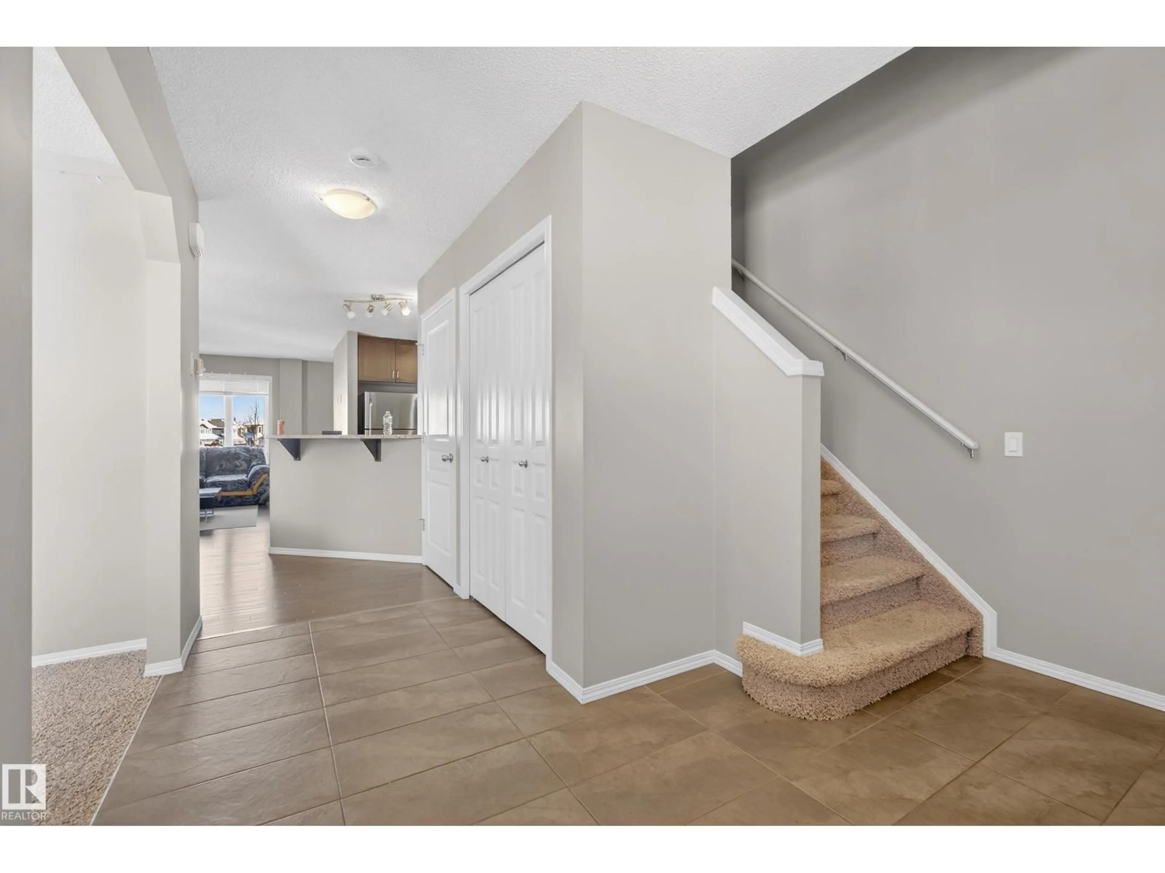 Indoor entryway for 14006 164 AV, Edmonton Alberta T6V0K6