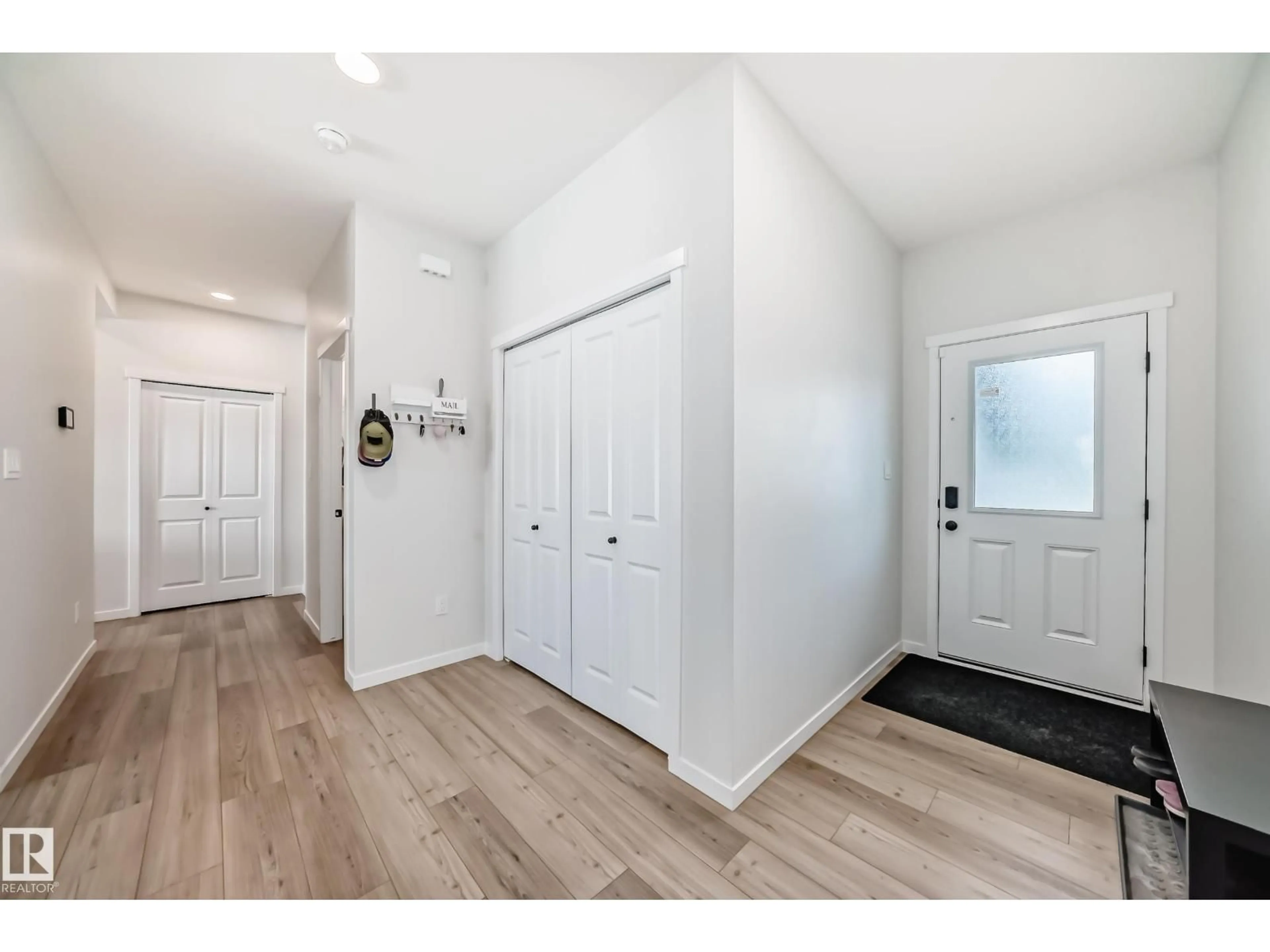 Indoor entryway for 17608 49 ST, Edmonton Alberta T5Y4C6