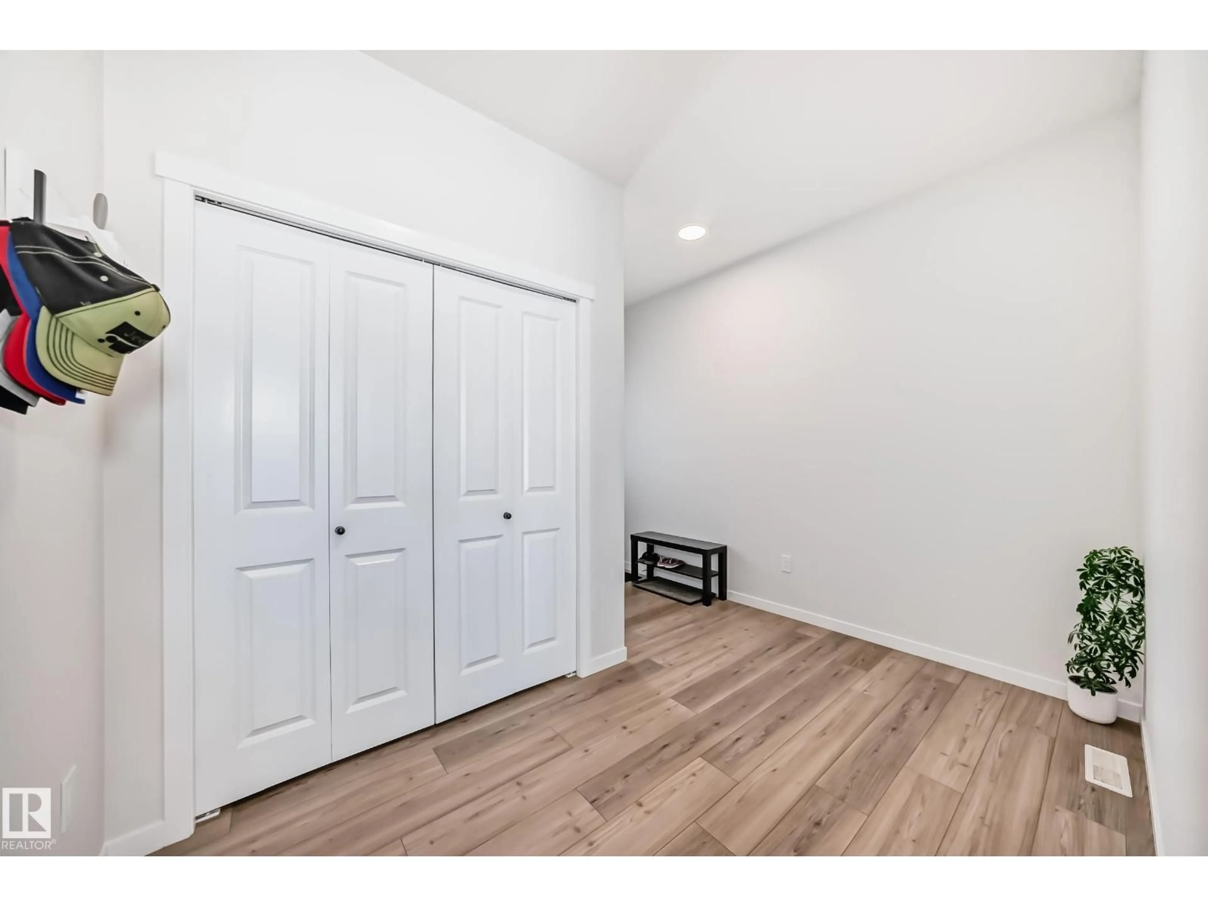 Indoor entryway for 17608 49 ST, Edmonton Alberta T5Y4C6