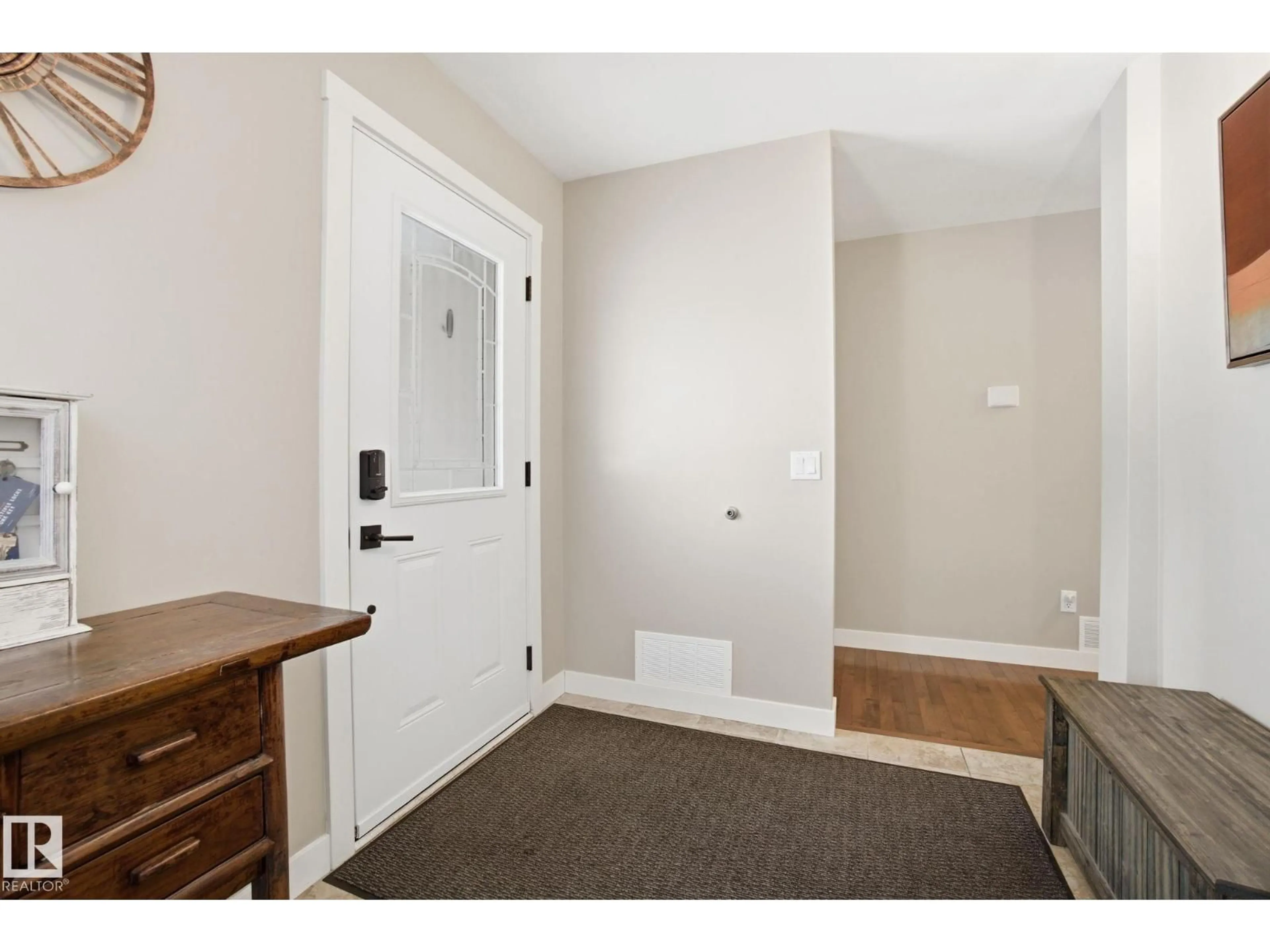 Indoor entryway for 10703 50 ST NW, Edmonton Alberta T6A2E3