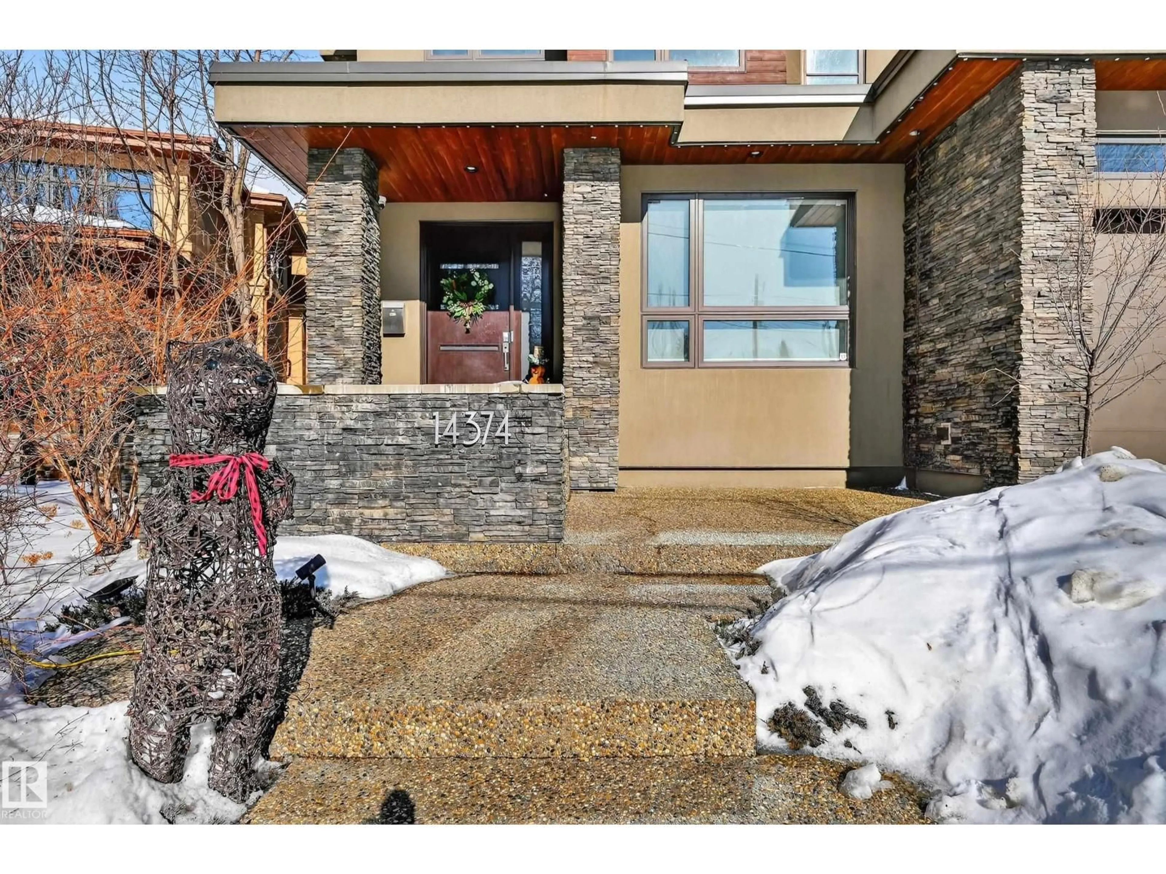 Indoor entryway for 14374 PARK DR, Edmonton Alberta T5R5V2