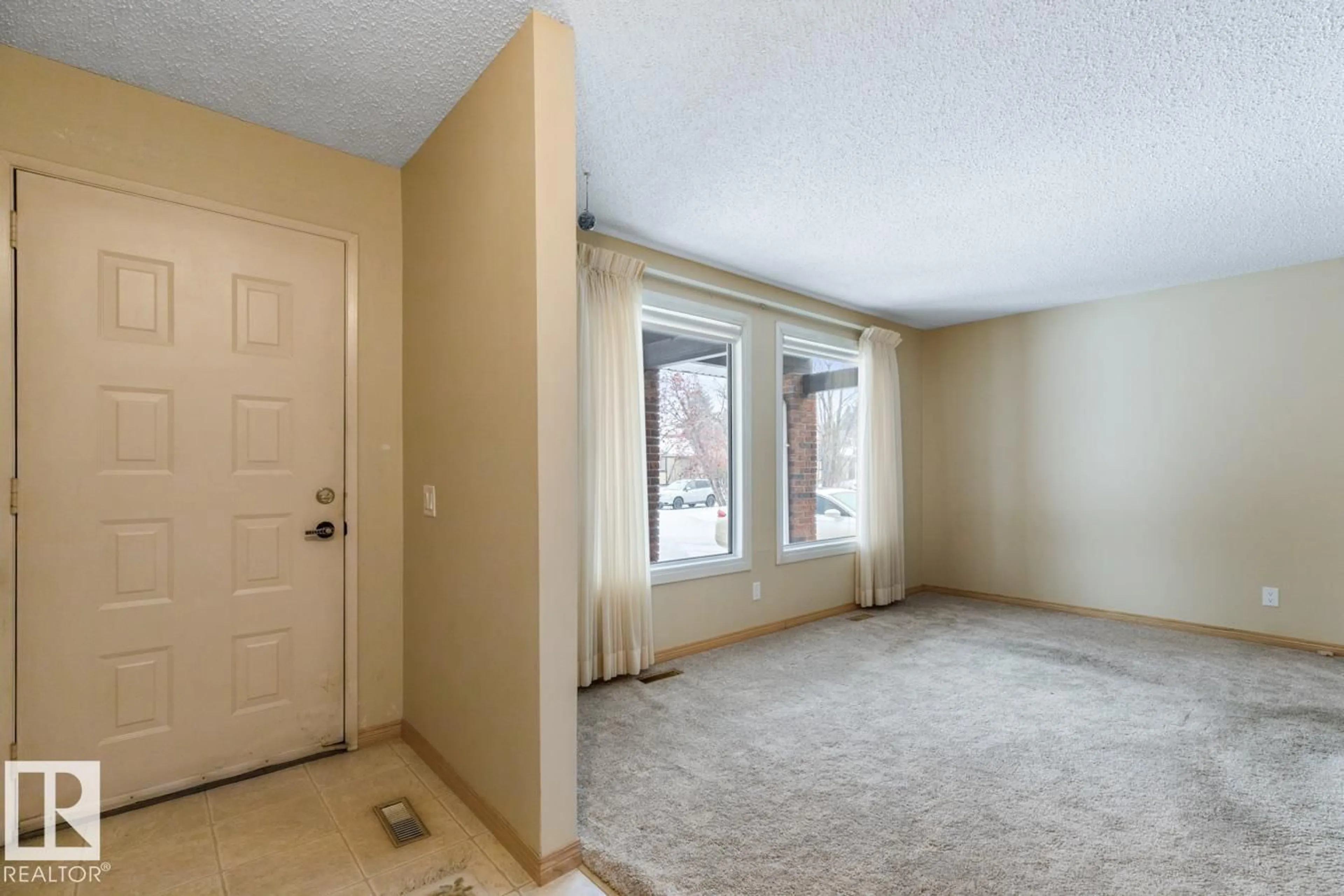 Unknown for 5307 39 AV, Edmonton Alberta T6L1P3