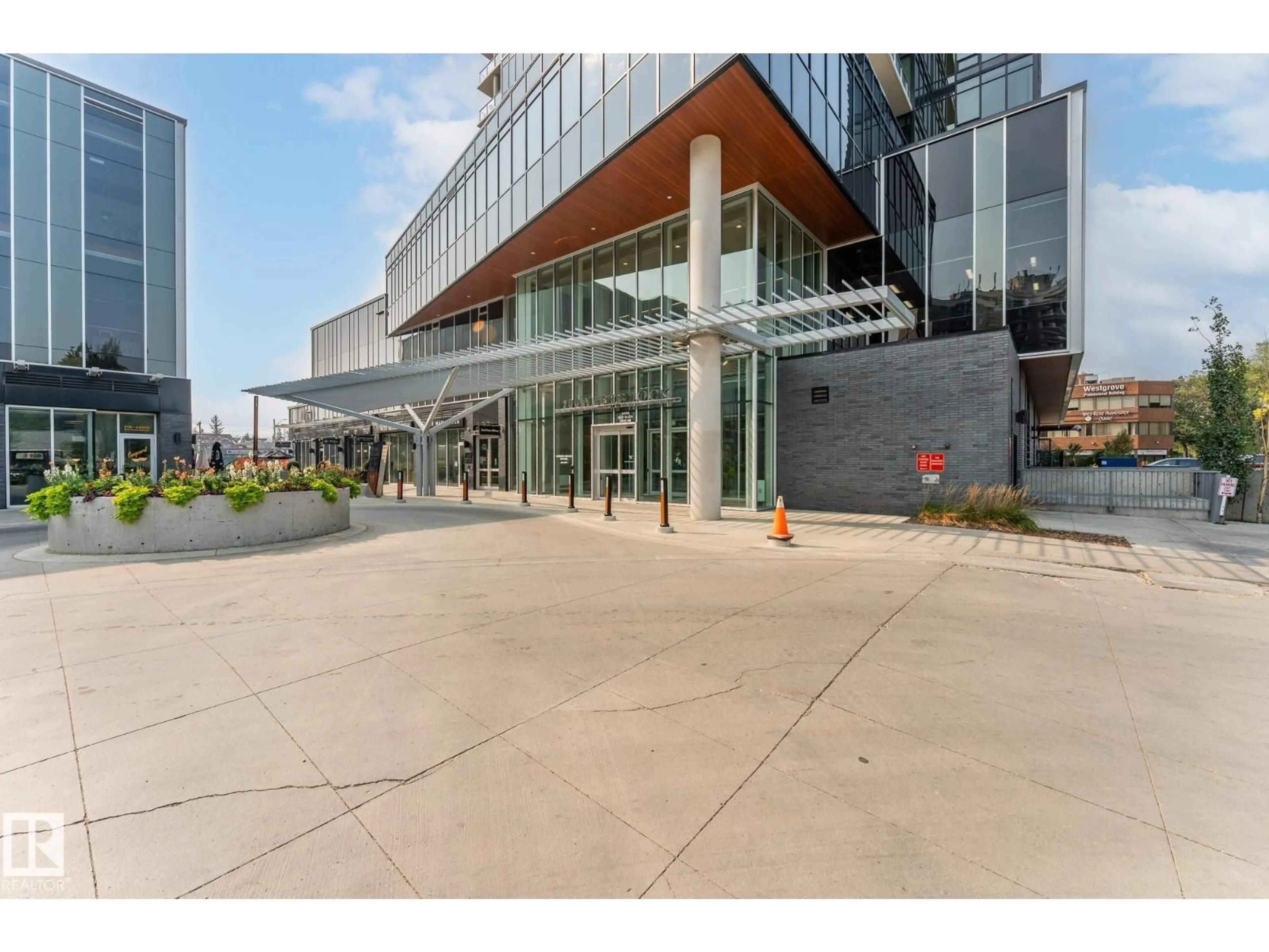 Indoor foyer for 705 14105 WEST BLOCK DRIVE DRIVE, Edmonton Alberta T5N1L5