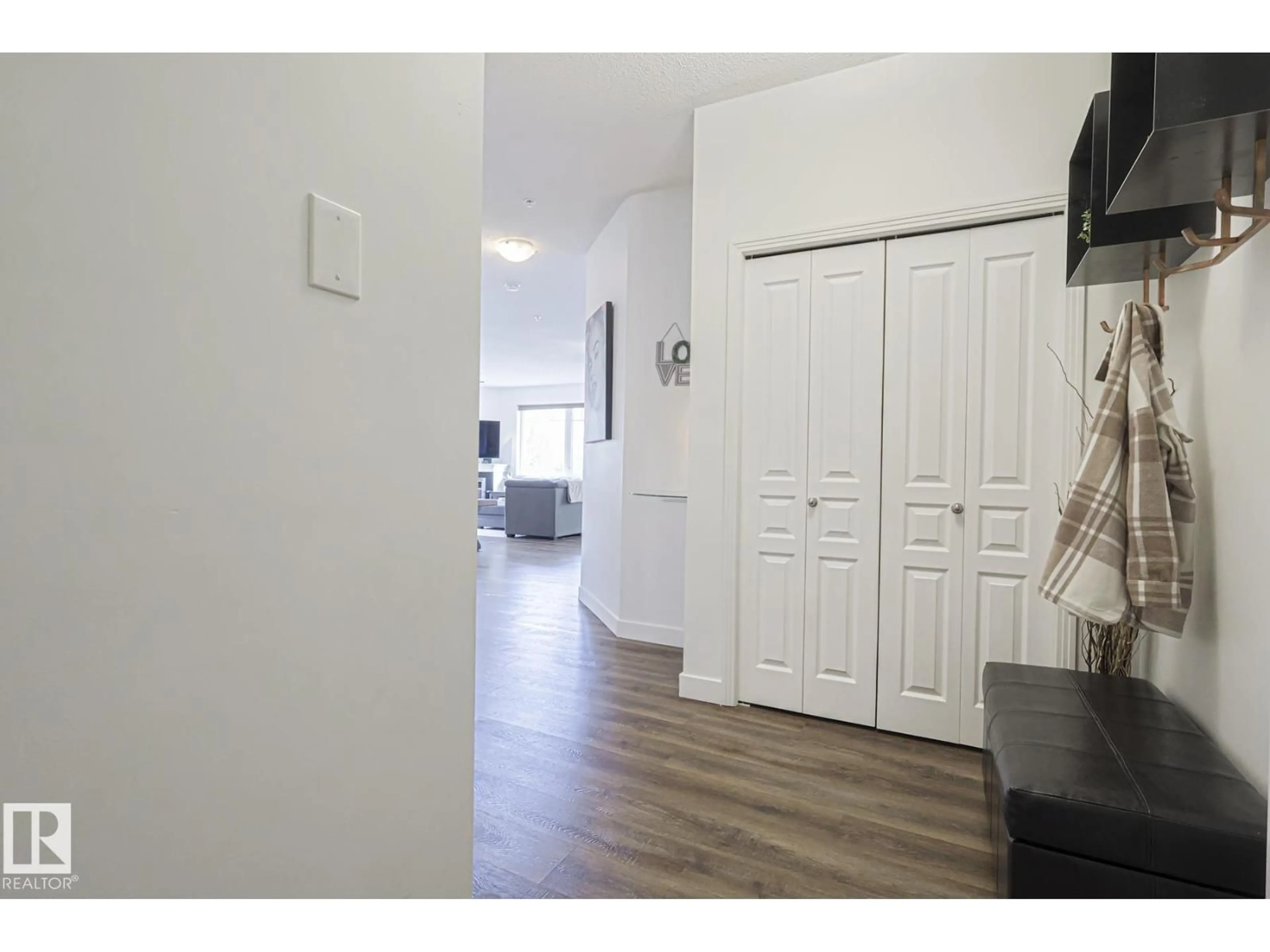 Indoor entryway for #111 - 2035 GRANTHAM CT, Edmonton Alberta T5T3X4