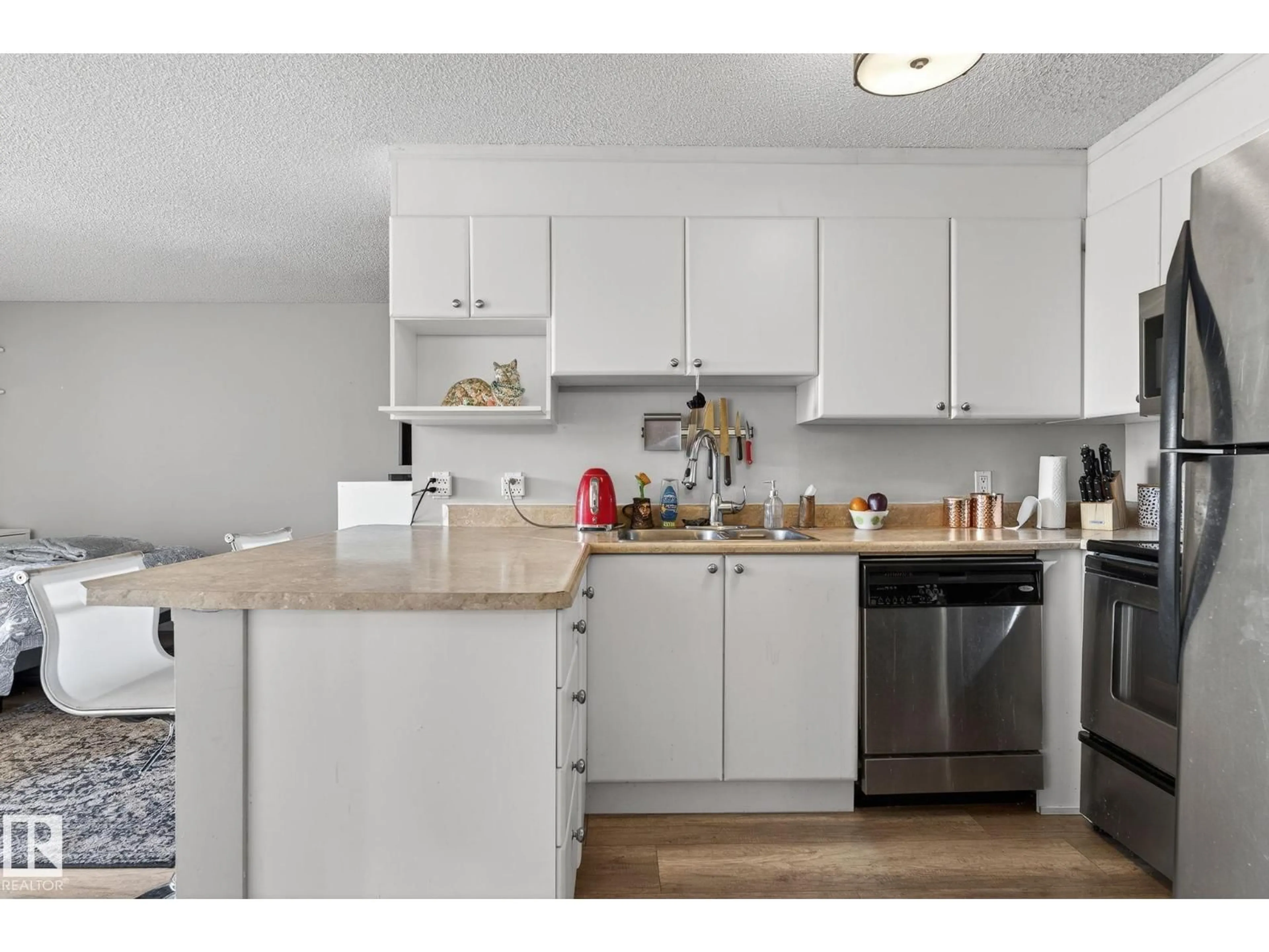 Standard kitchen, wood/laminate floor for 1203 9715 ST NW, Edmonton Alberta T5K2M1