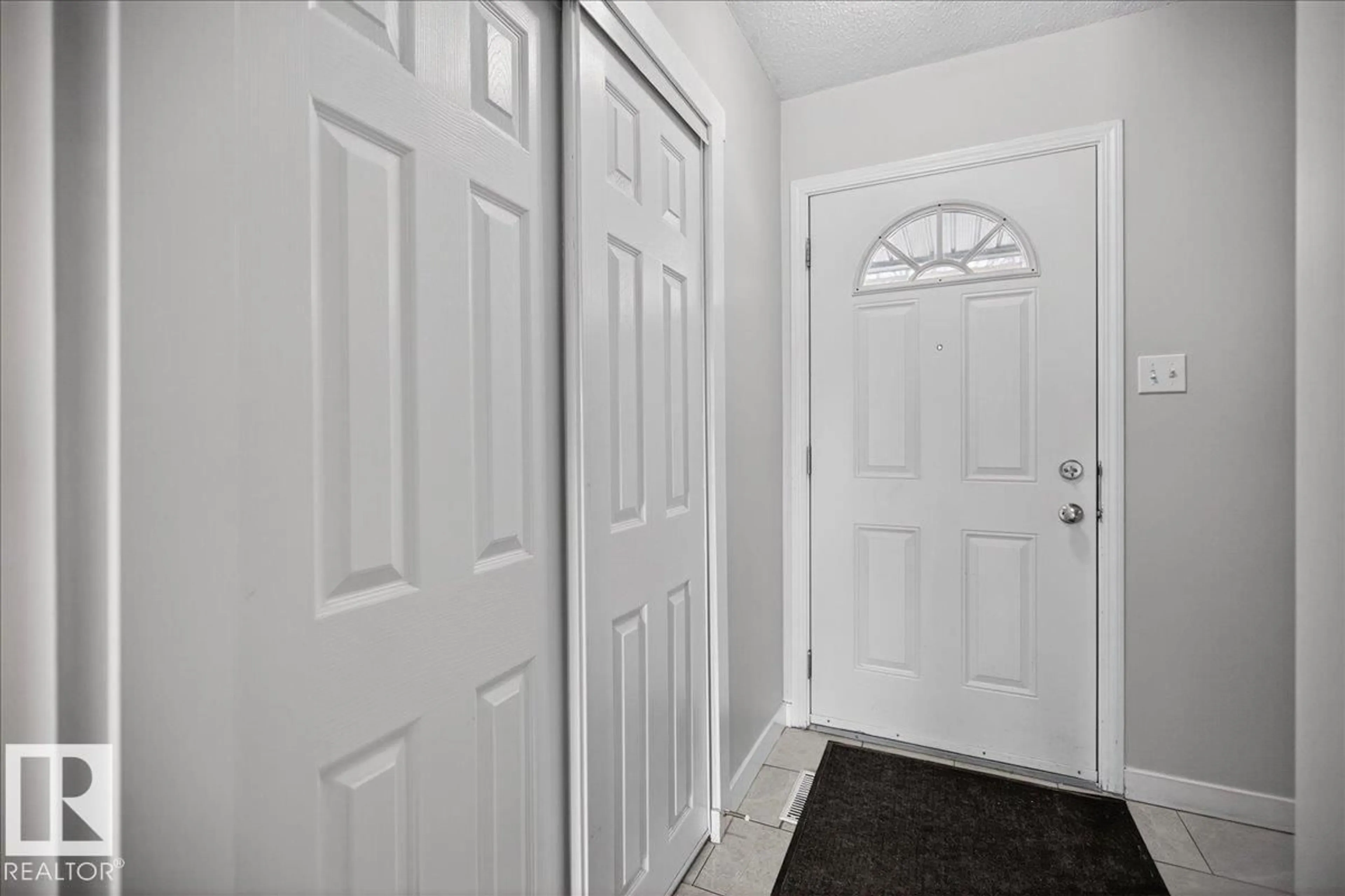 Indoor entryway for G4 - 1 GARDEN GROVE GV, Edmonton Alberta T6J2L3