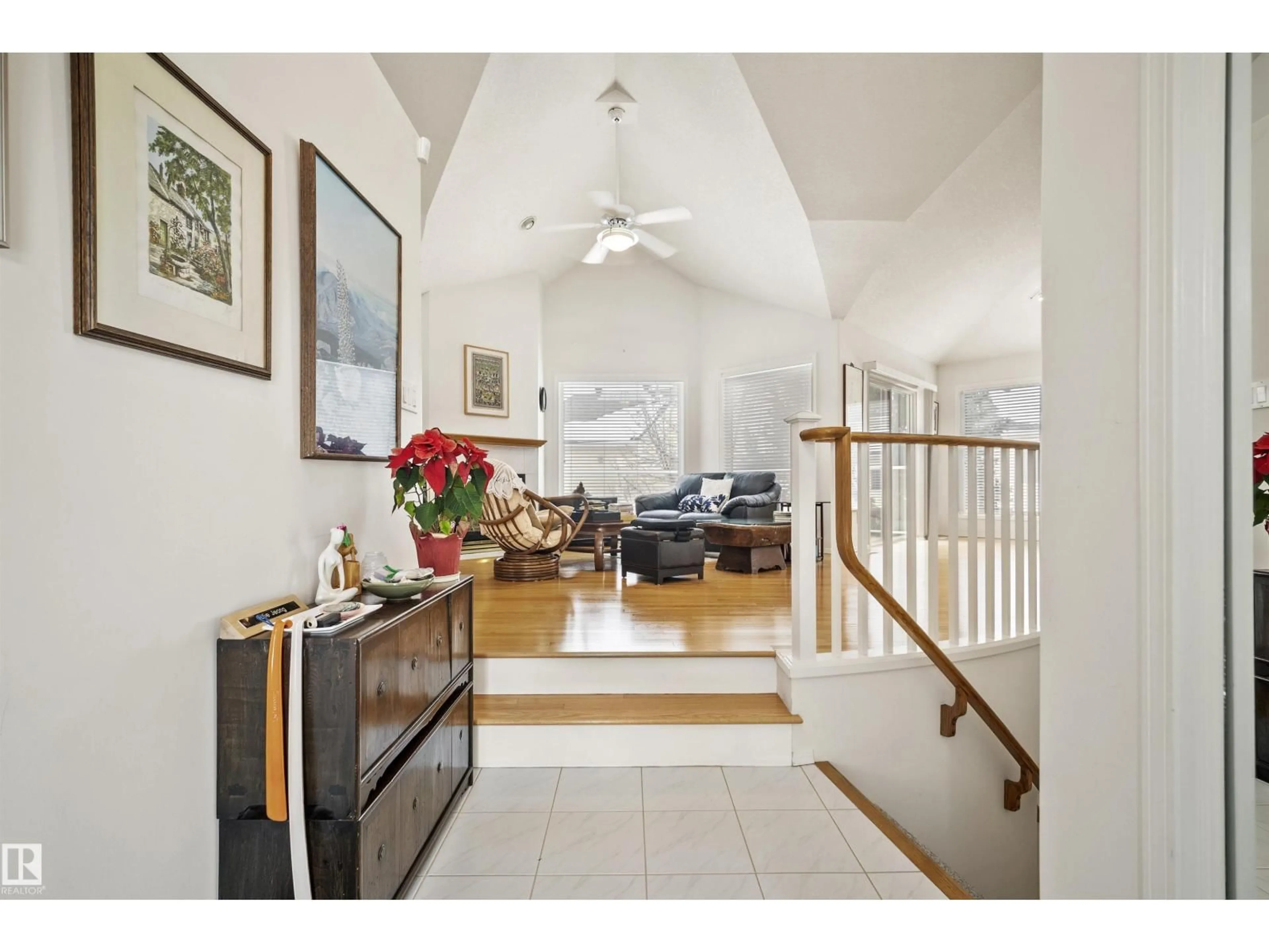 Indoor entryway for #3 - 11809 9B AV, Edmonton Alberta T6E1C5