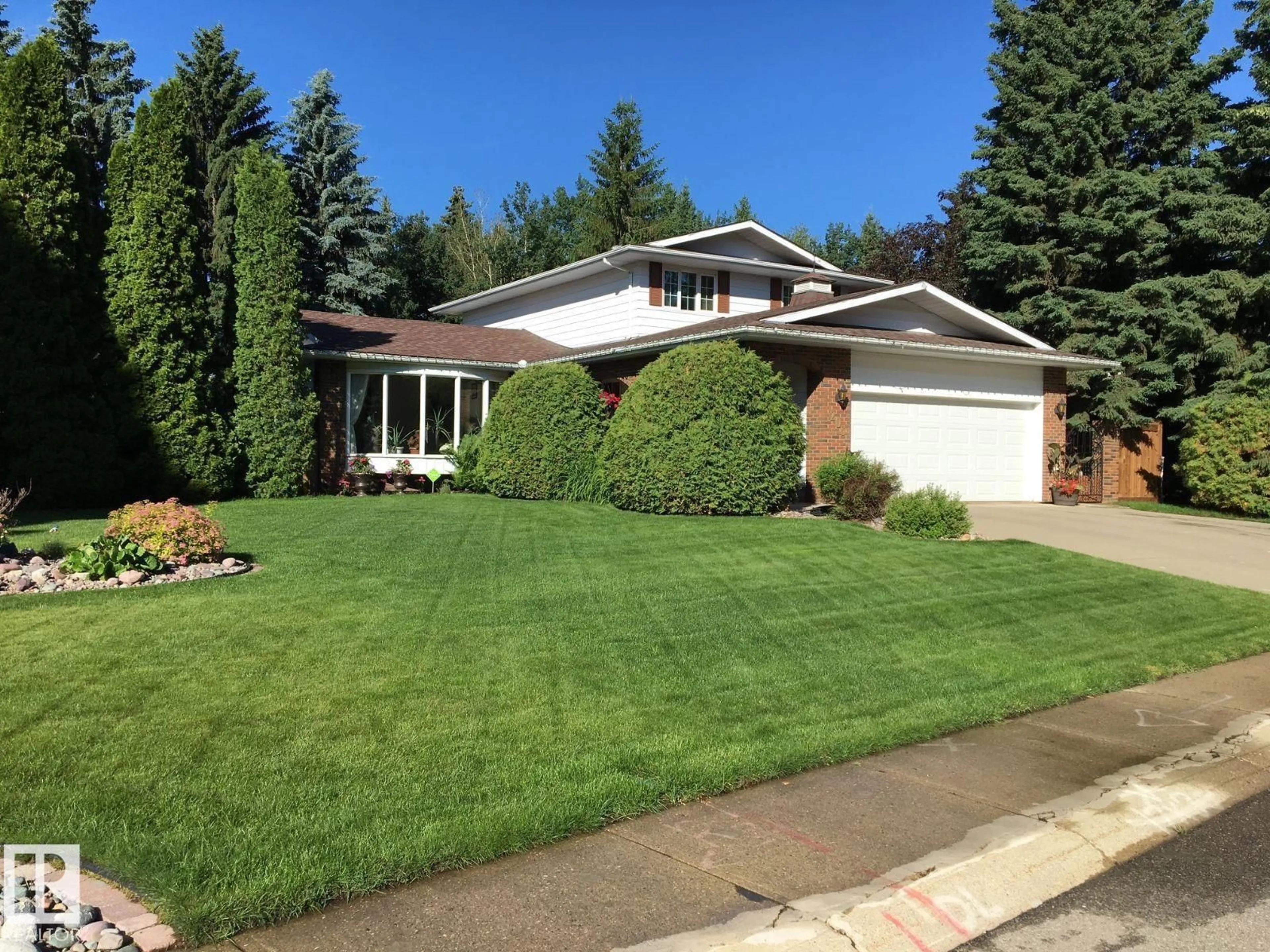 Home with vinyl exterior material, street for 206 WOLF WILLOW CR, Edmonton Alberta T5T1T2