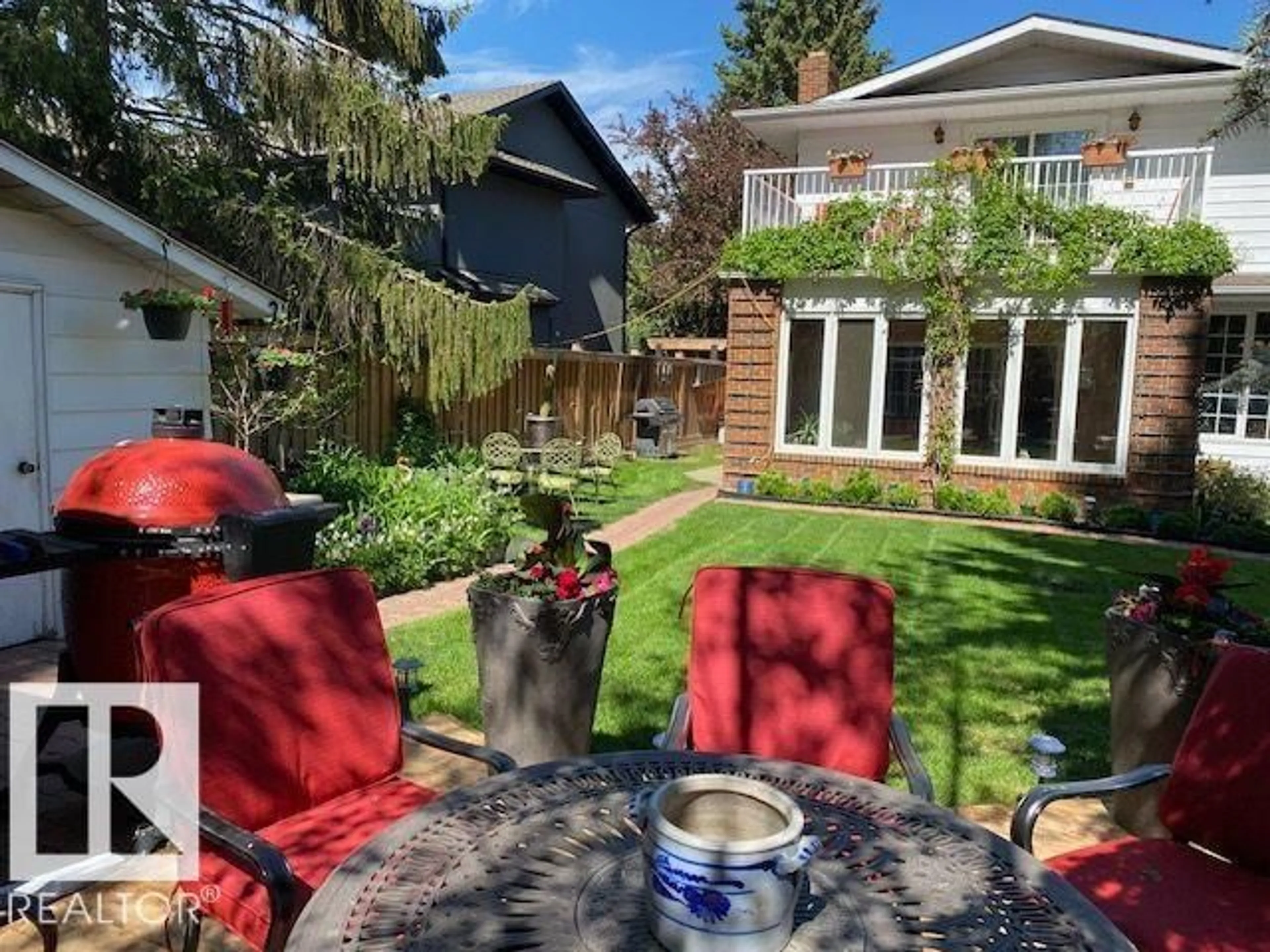 A pic from outside/outdoor area/front of a property/back of a property/a pic from drone, street for 206 WOLF WILLOW CR, Edmonton Alberta T5T1T2