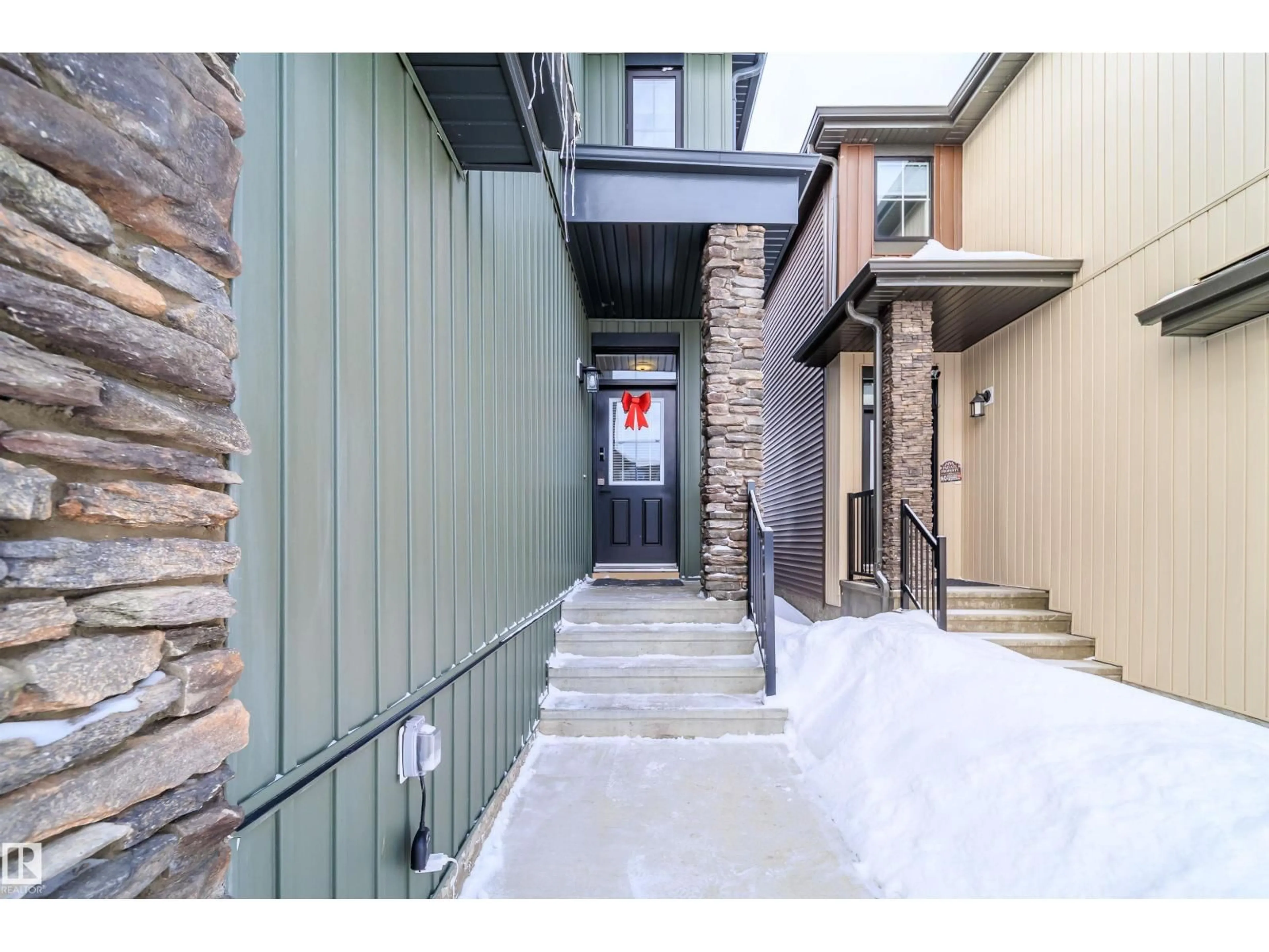 Indoor entryway for 15 CHAMBERY CR, St. Albert Alberta T8T2C1