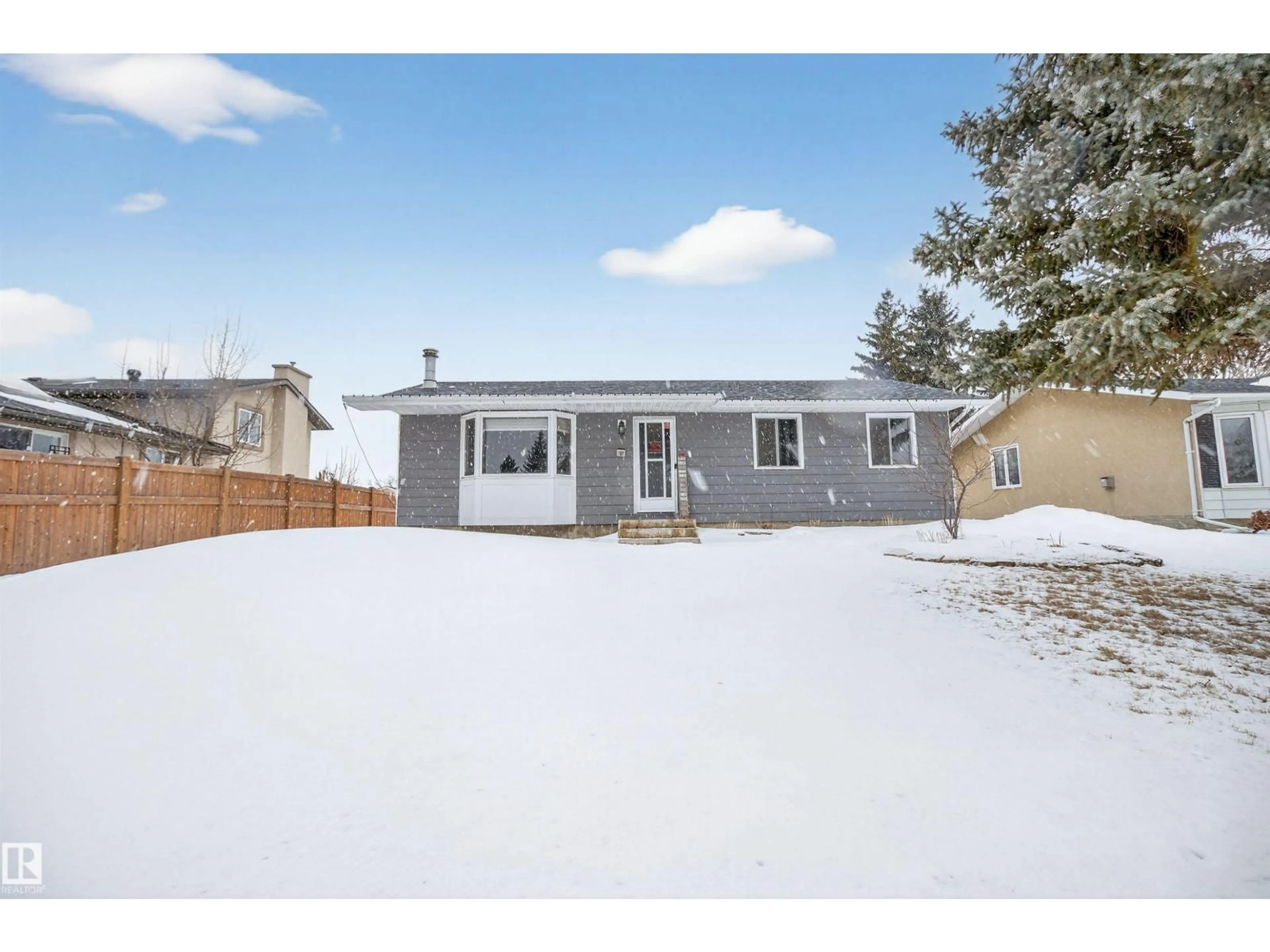 Home with vinyl exterior material, street for 4 GLACIER CR, Sherwood Park Alberta T8A2Y2