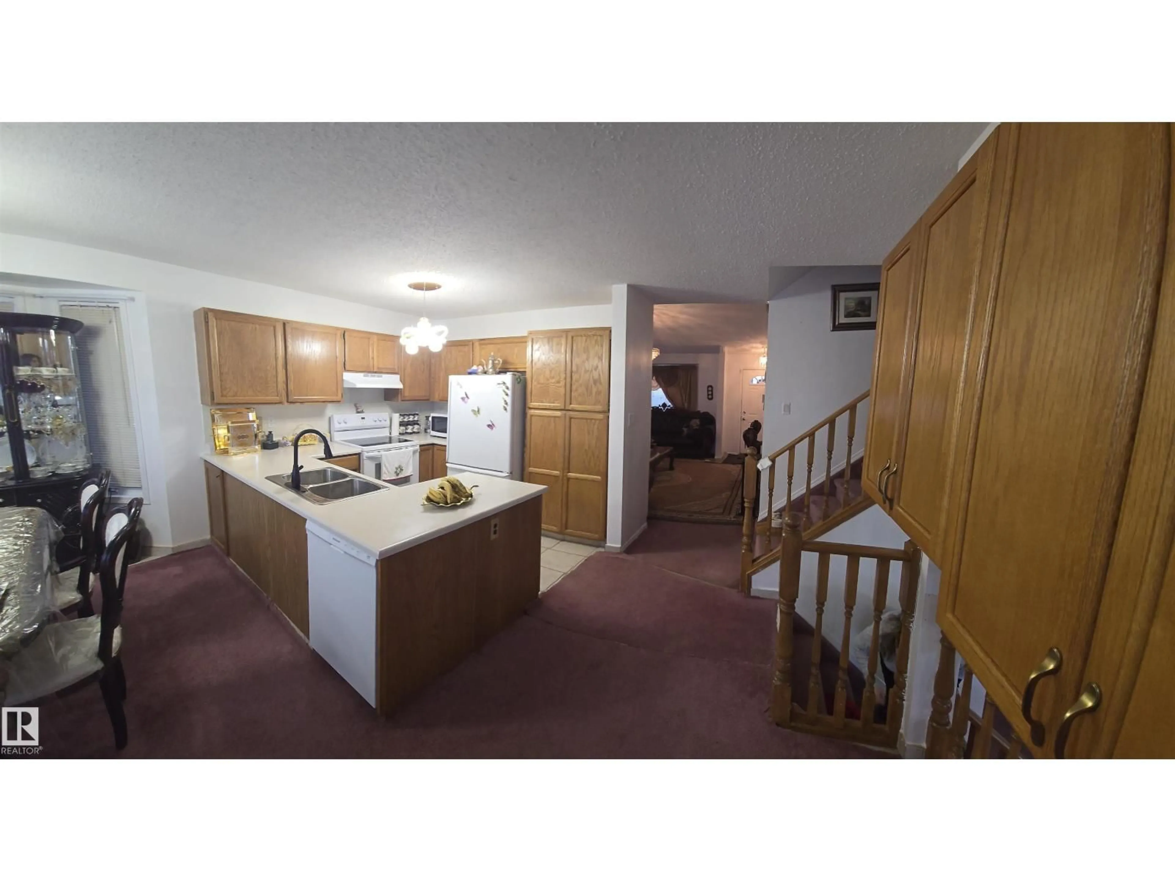 Standard kitchen, unknown for NW - 16815 91 ST, Edmonton Alberta T5Z2W7