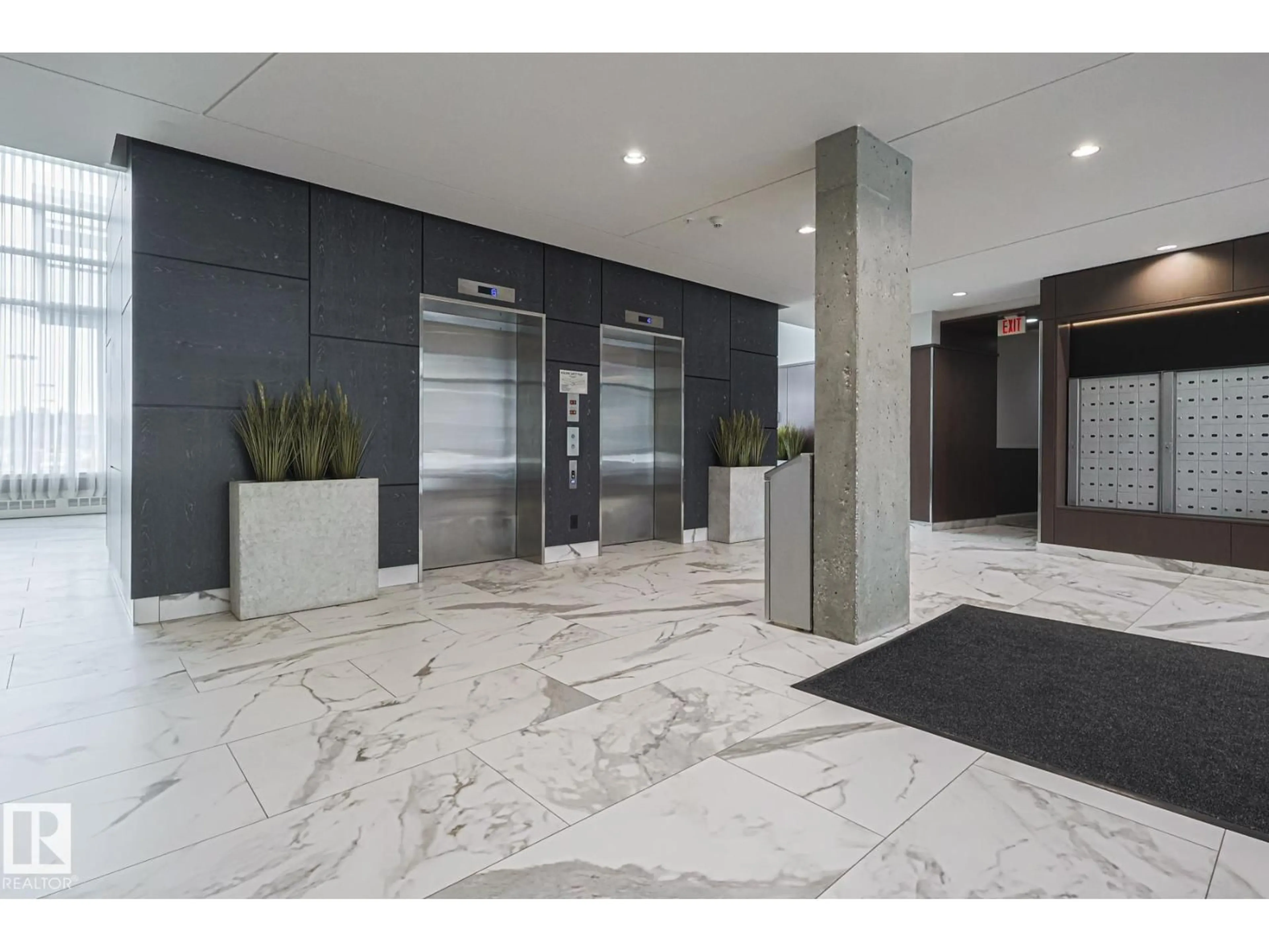 Indoor foyer for #203 - 2504 109 ST, Edmonton Alberta T6J2H3