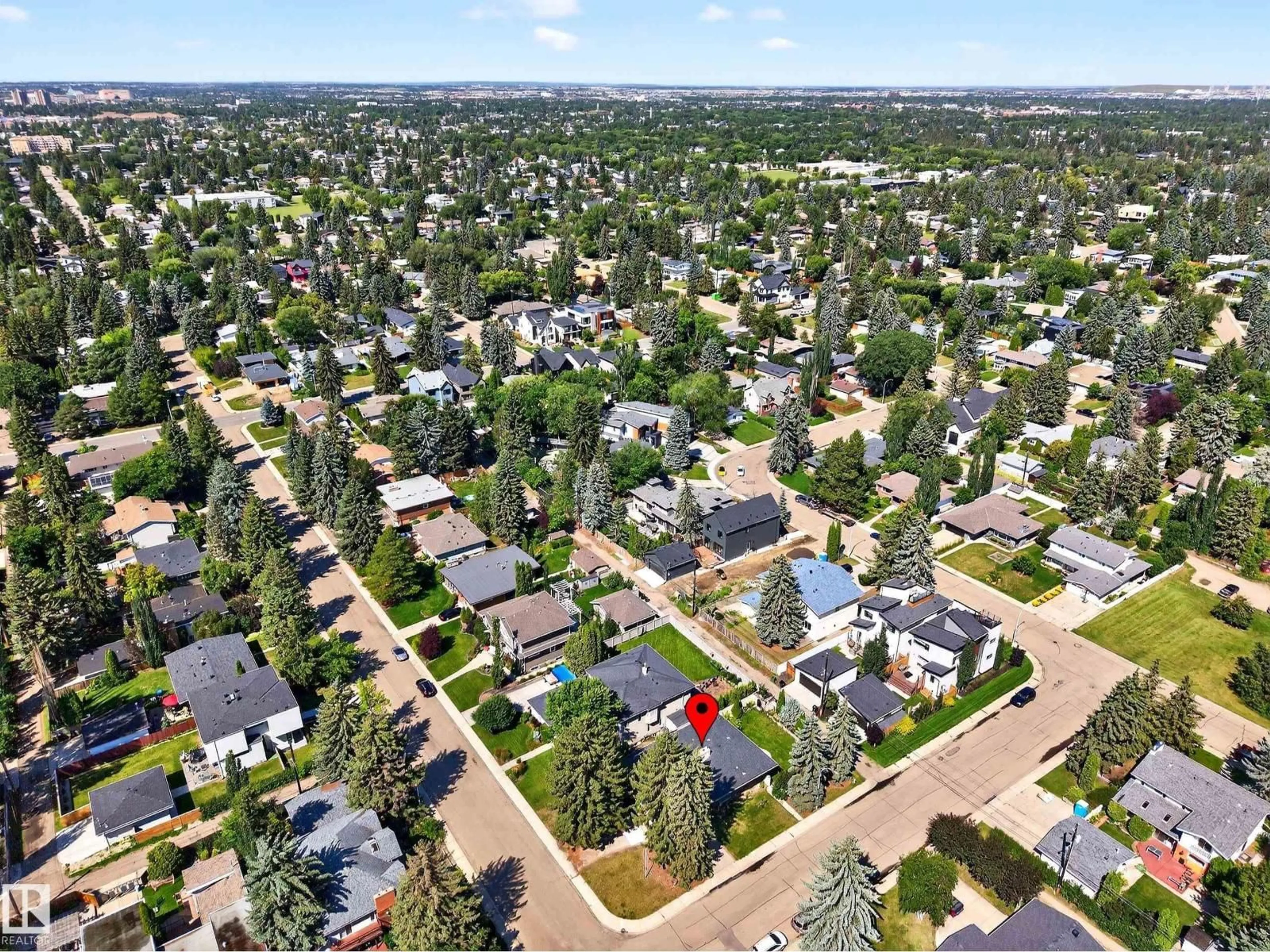 A pic from outside/outdoor area/front of a property/back of a property/a pic from drone, street for NW - 8804 138 ST, Edmonton Alberta T5R0E4