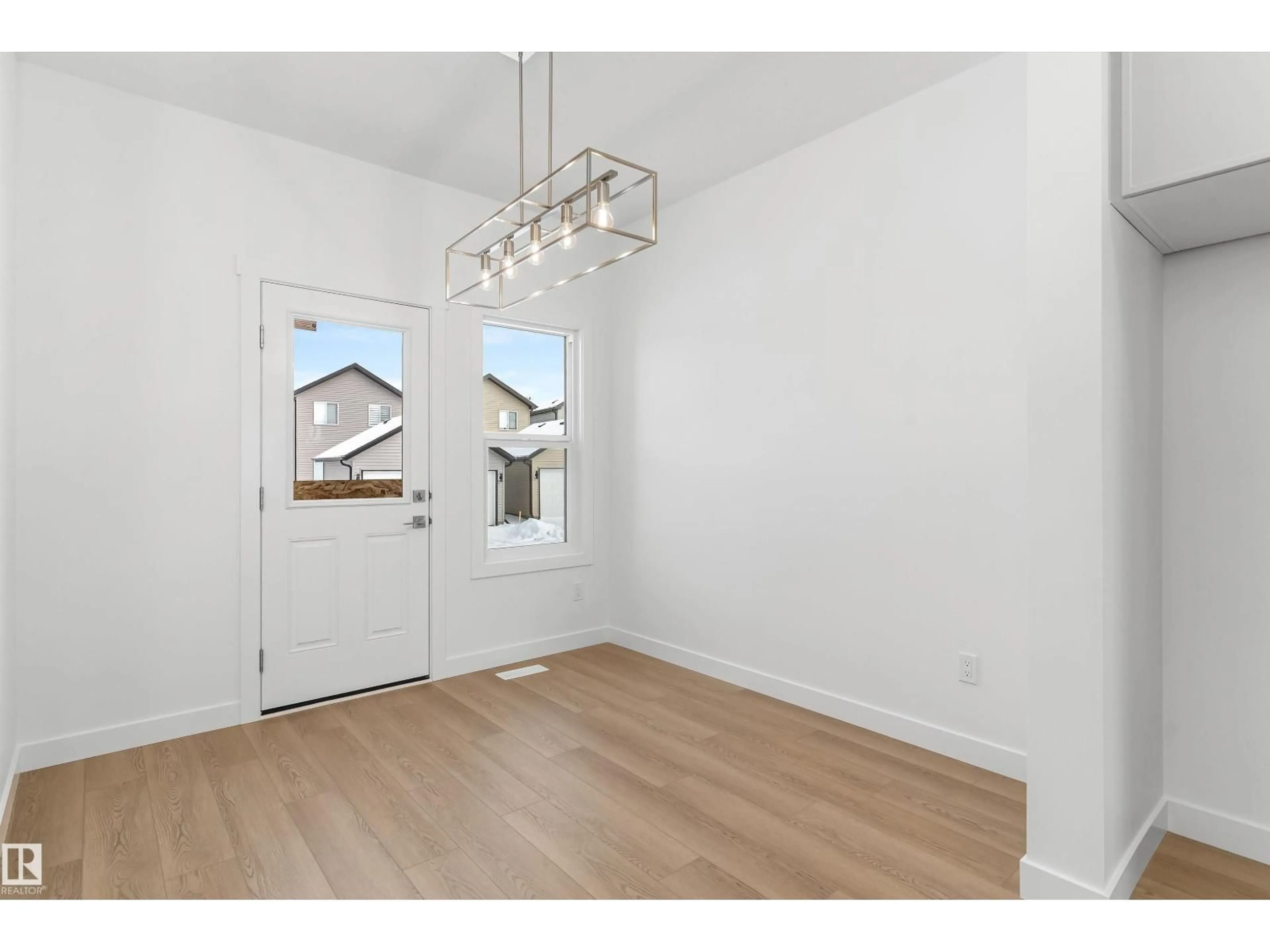 Unknown for 1016 14 AV, Edmonton Alberta T6T2W8