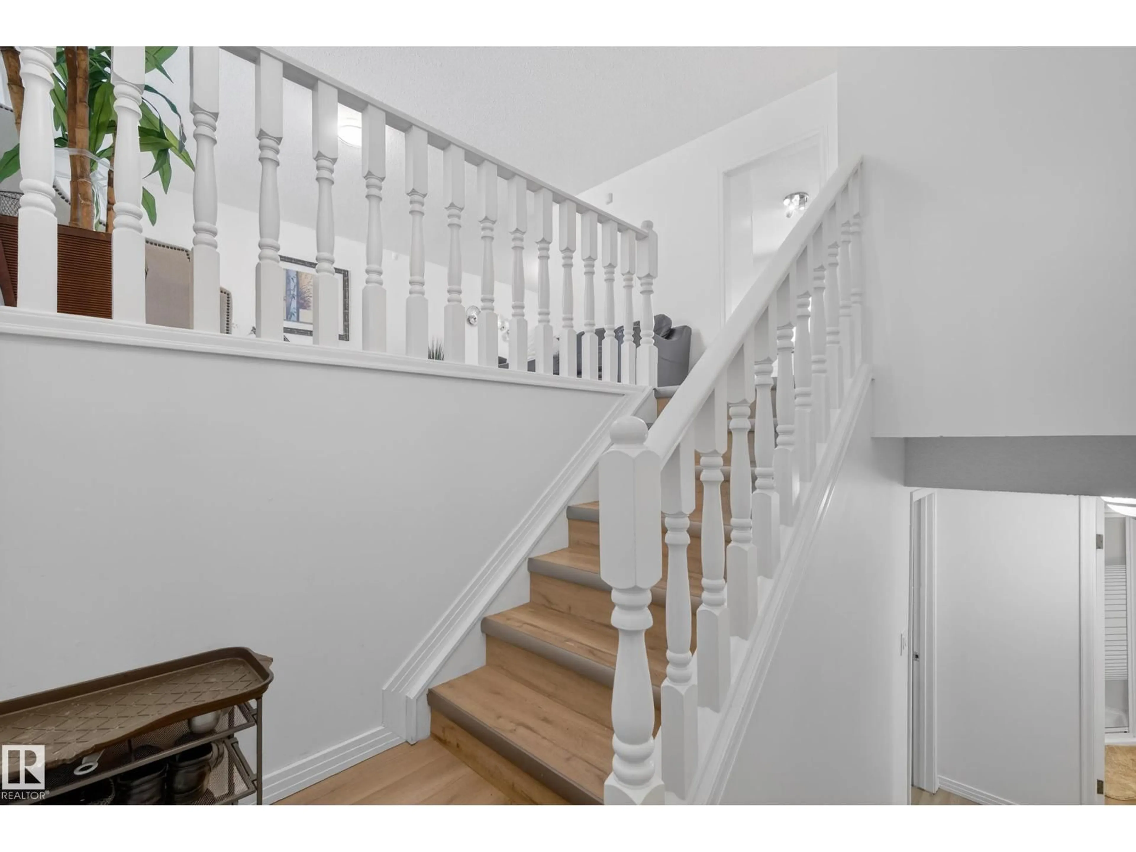 Stairs for 17303 101 ST, Edmonton Alberta T5X0B6