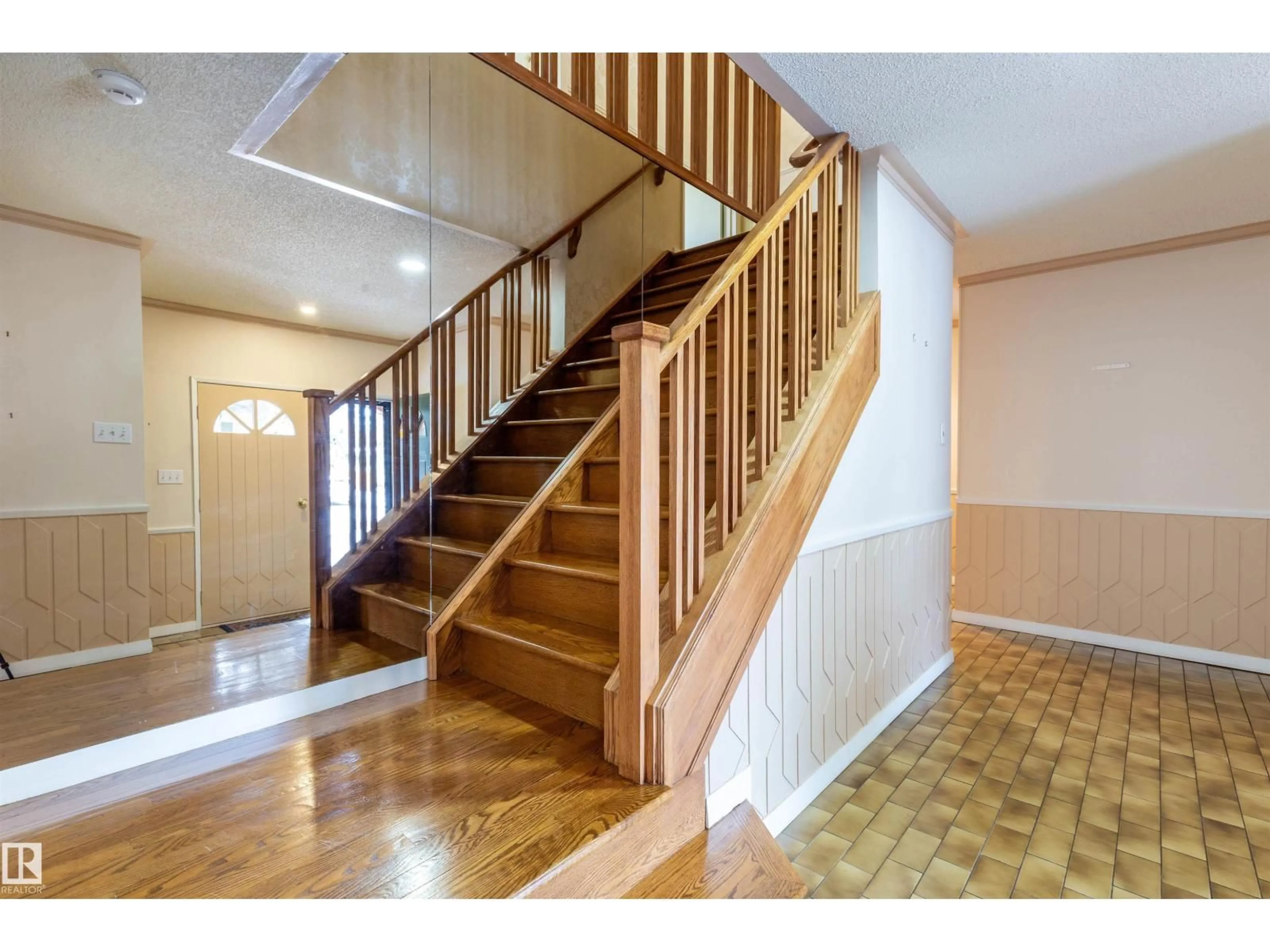 Unknown for 59 QUESNELL CR, Edmonton Alberta T5R5N8