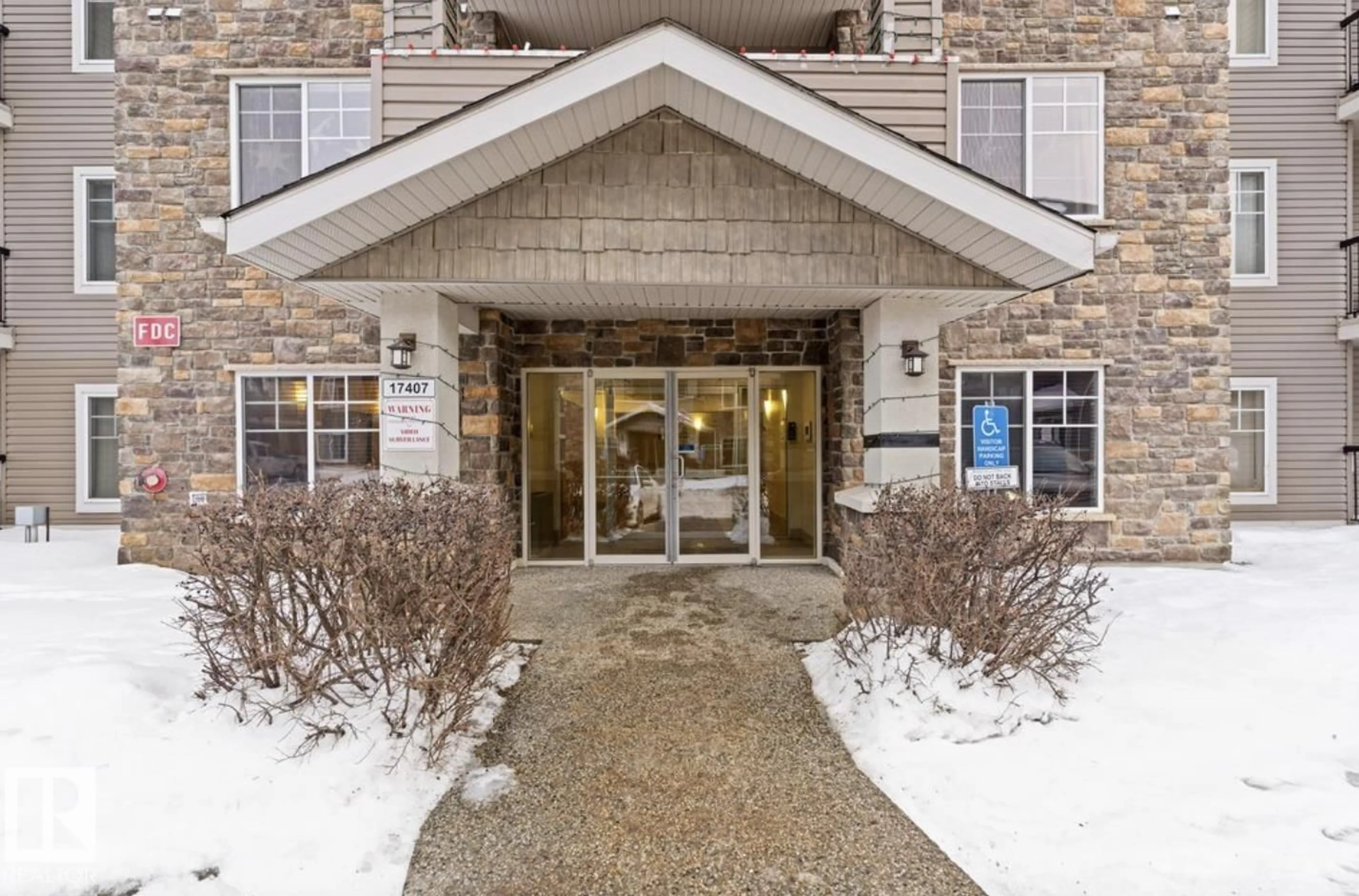 Indoor foyer for #203 - 17407 99 AVENUE NW, Edmonton Alberta T5T0W7