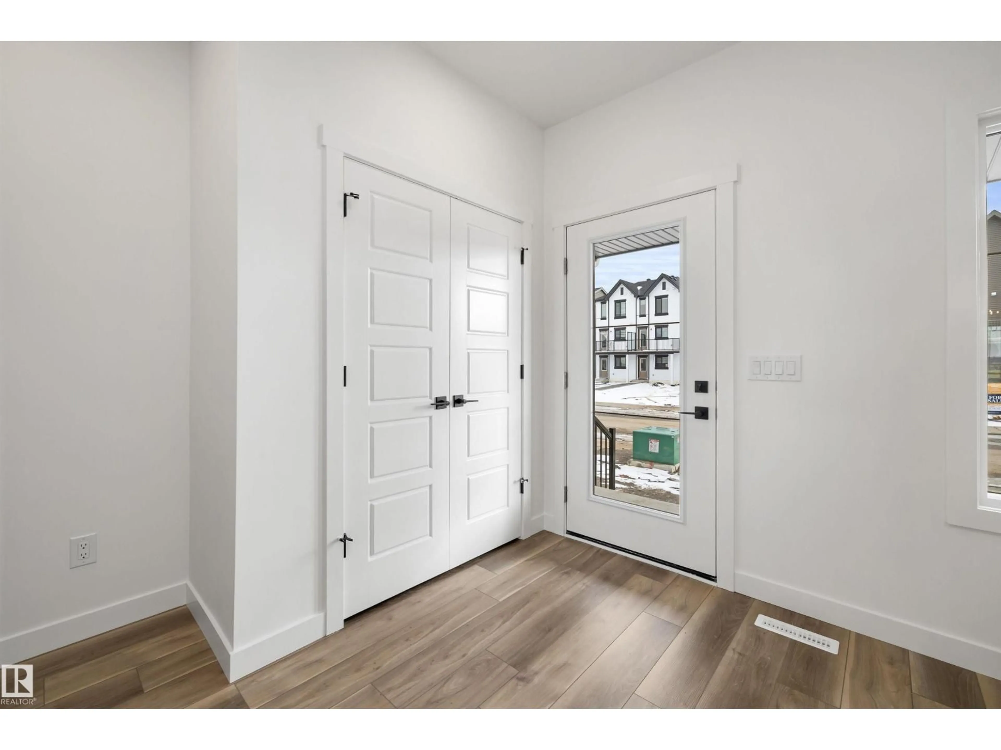 Indoor entryway for NE - 606 176 AV, Edmonton Alberta T5Y4J9