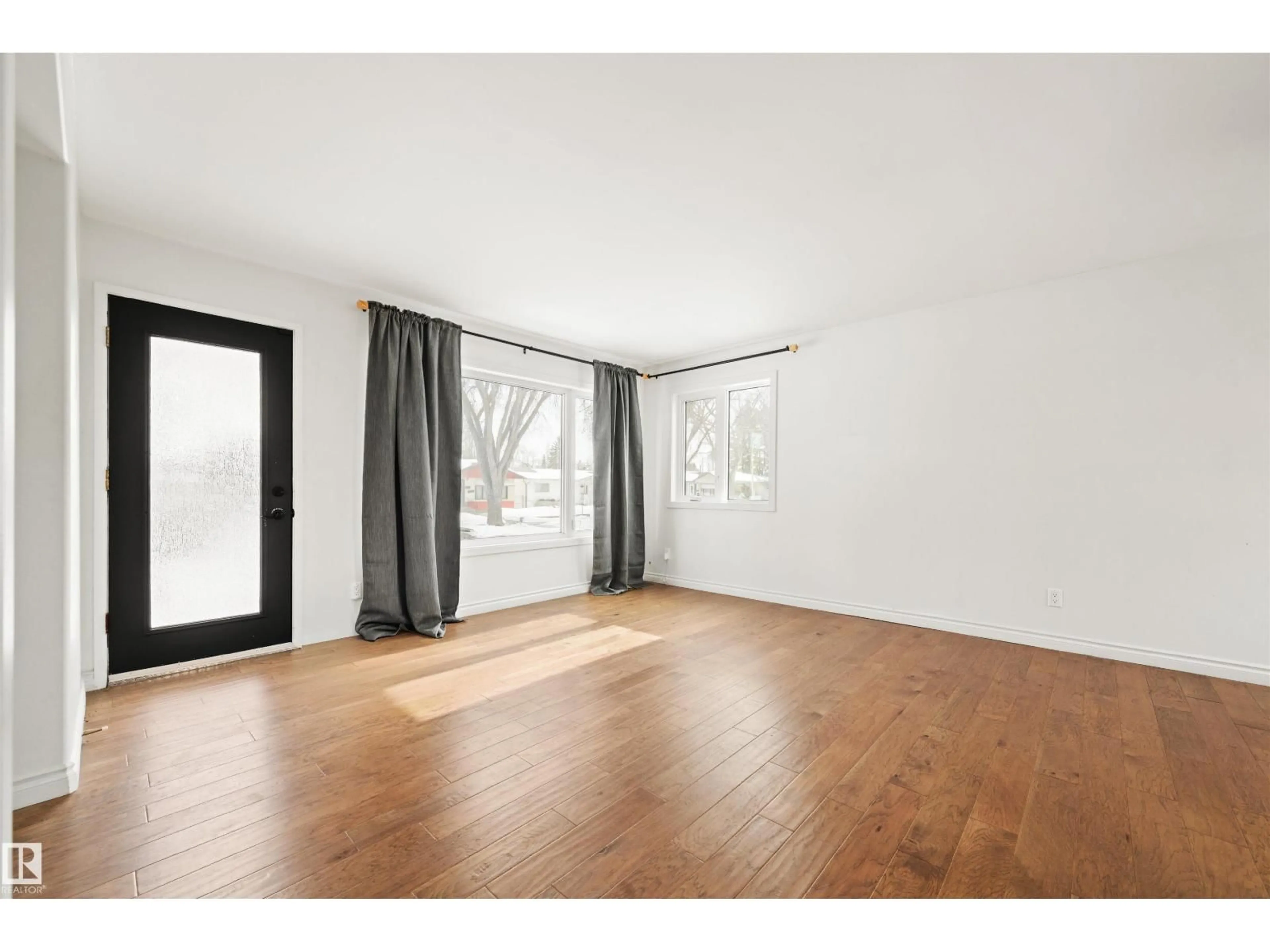 A pic of a room for NW - 11052 151 ST, Edmonton Alberta T5P1W3