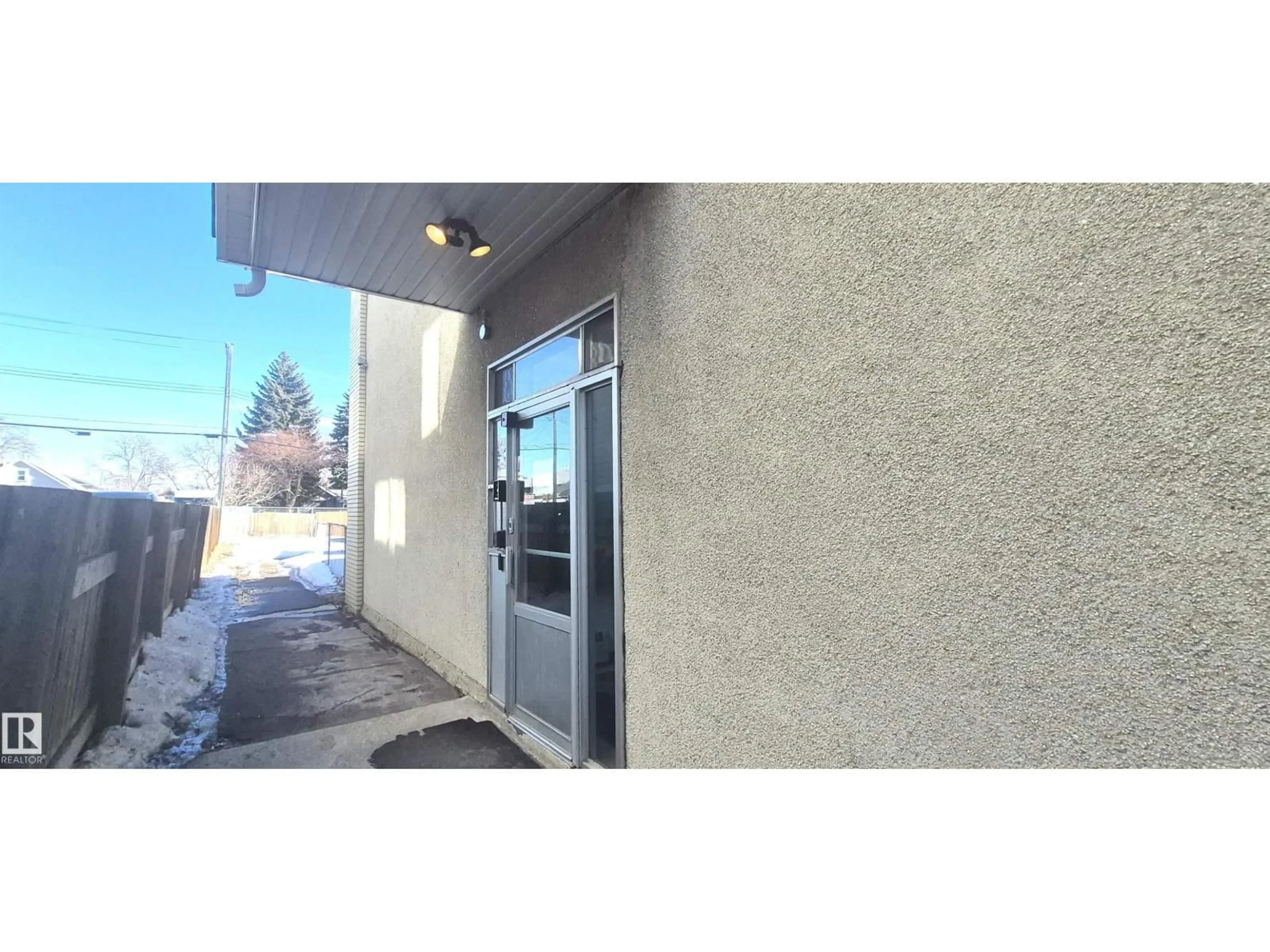 Indoor foyer for #201 - 11907 81 ST, Edmonton Alberta T5B2S7