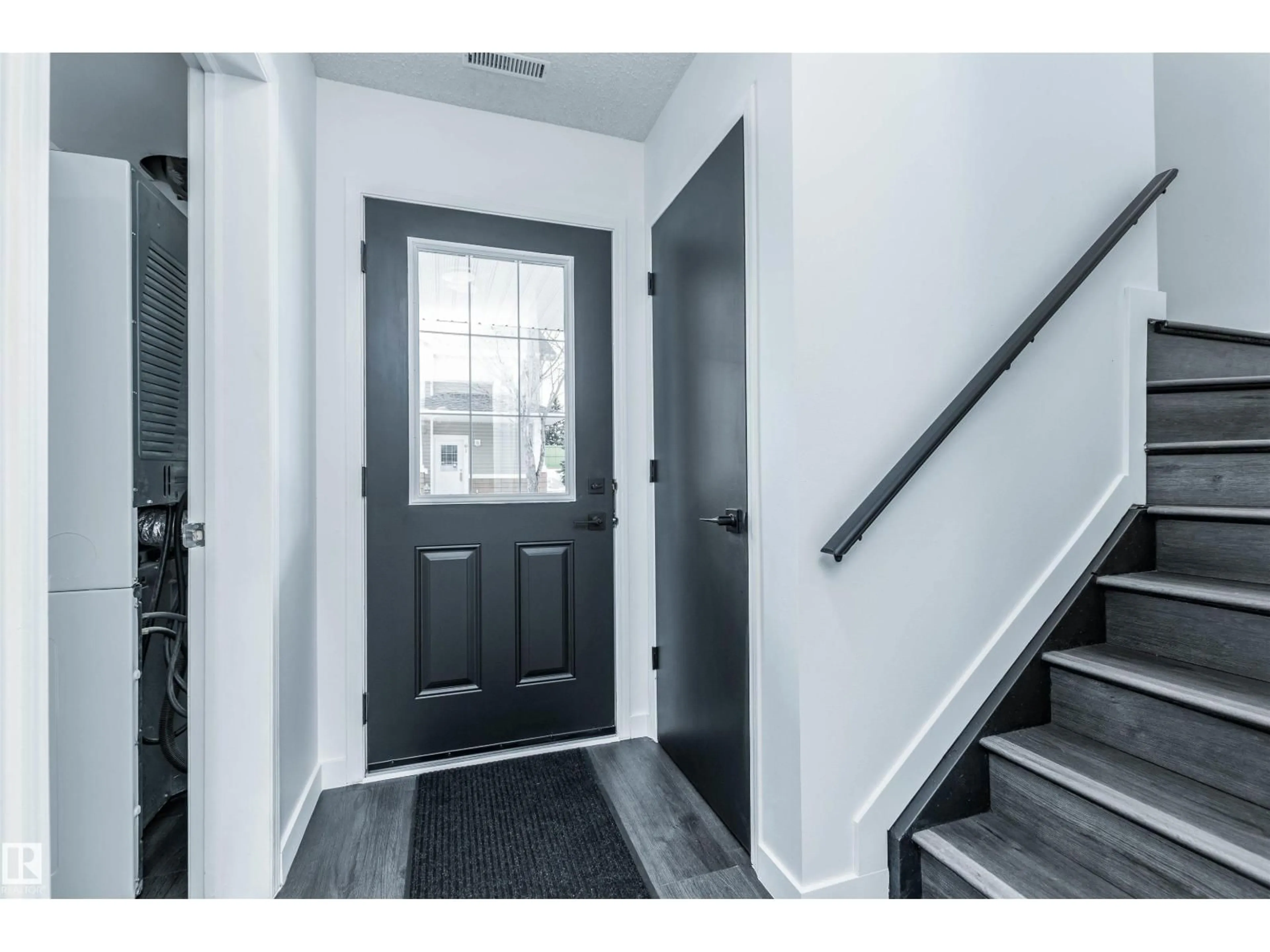 Indoor entryway for 48 CAVAN RD, Sherwood Park Alberta T8H2W9