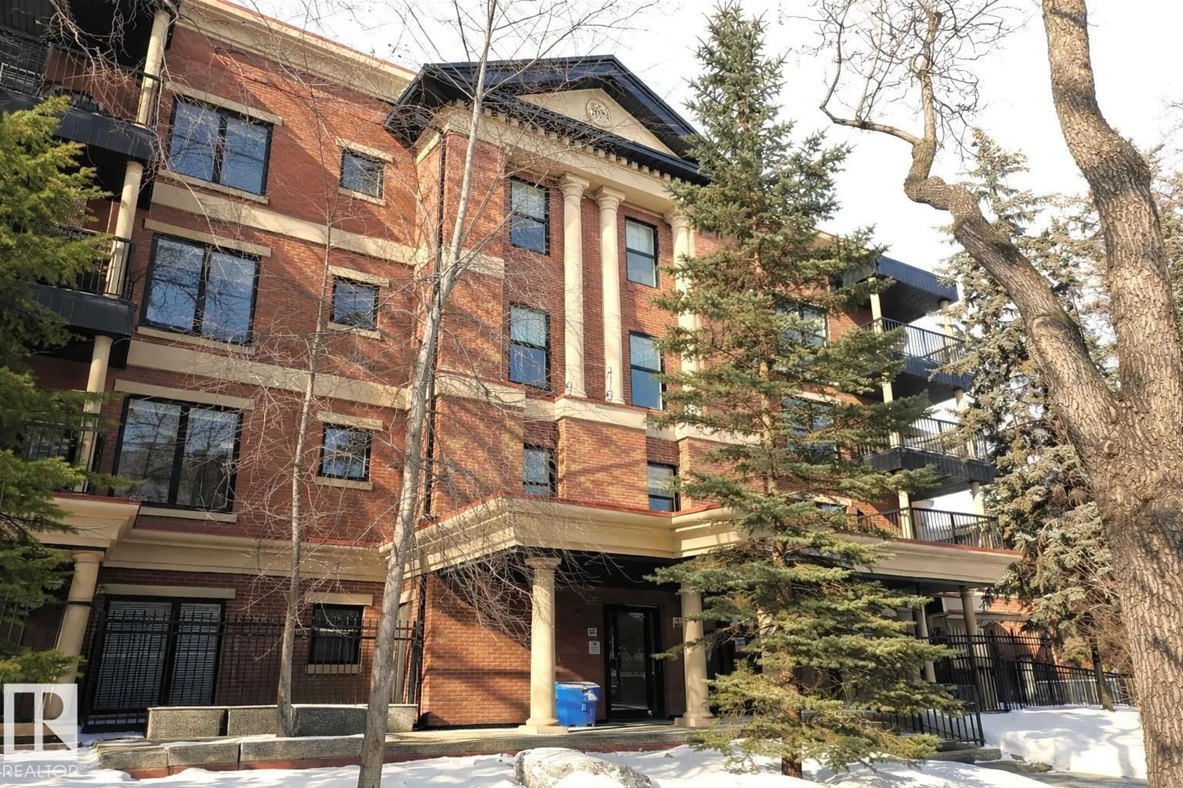 Indoor foyer for #406 - 10232 115 ST, Edmonton Alberta T5K1T8