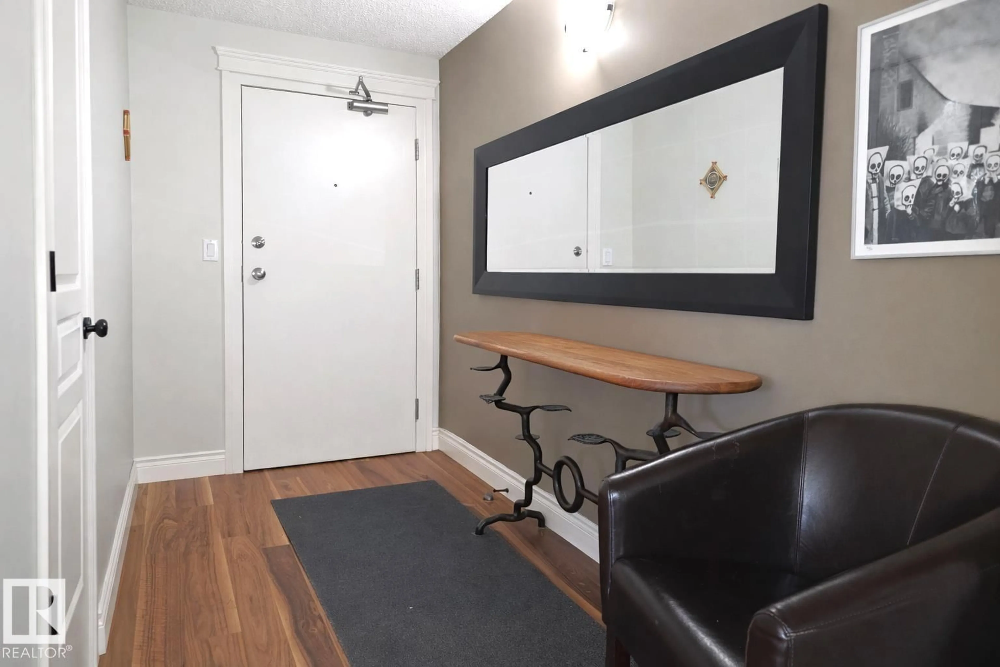 Indoor entryway for #406 - 10232 115 ST, Edmonton Alberta T5K1T8