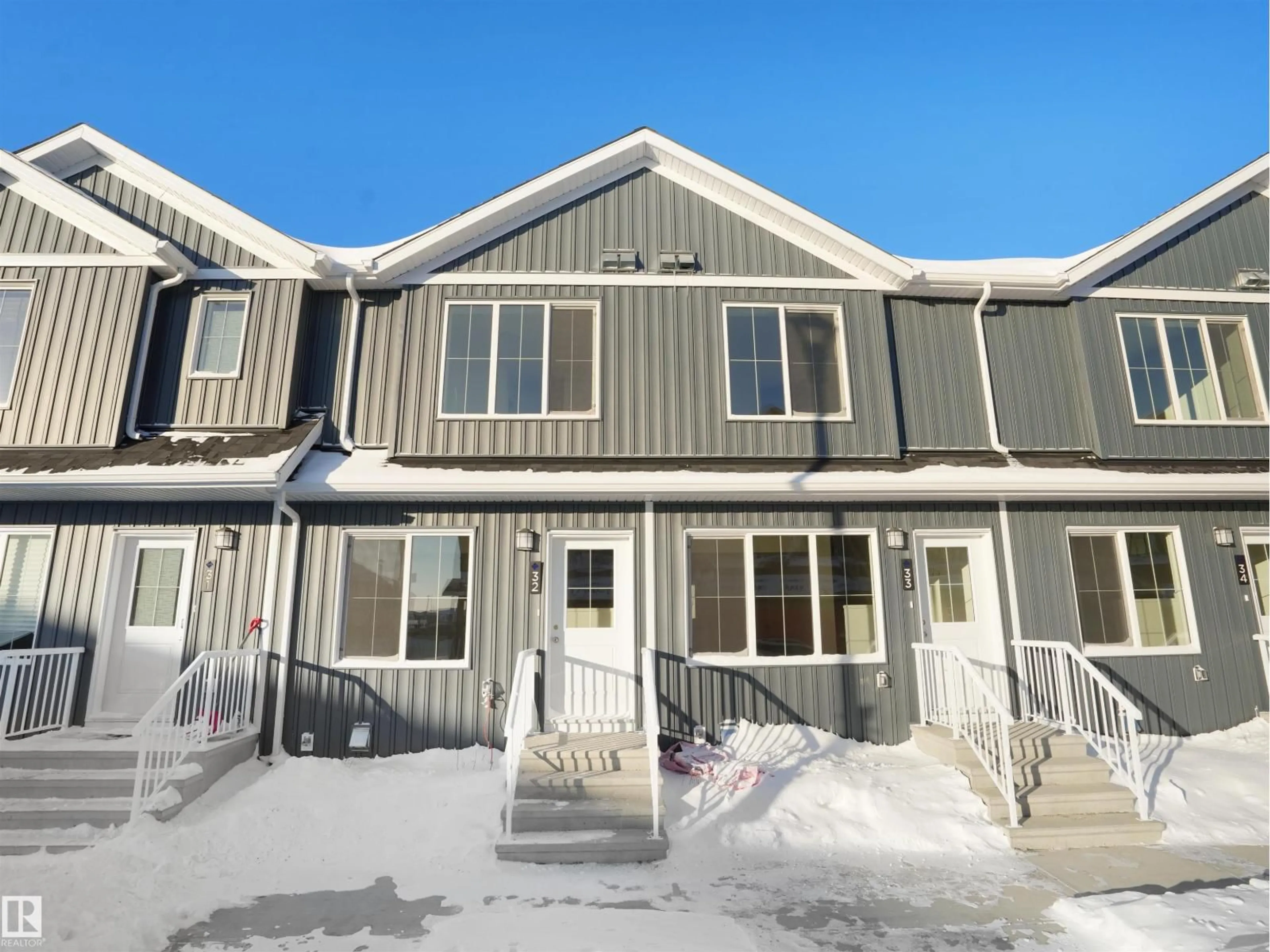 Home with vinyl exterior material, building for 32 - 1009 CY BECKER RD, Edmonton Alberta T5Y4B7