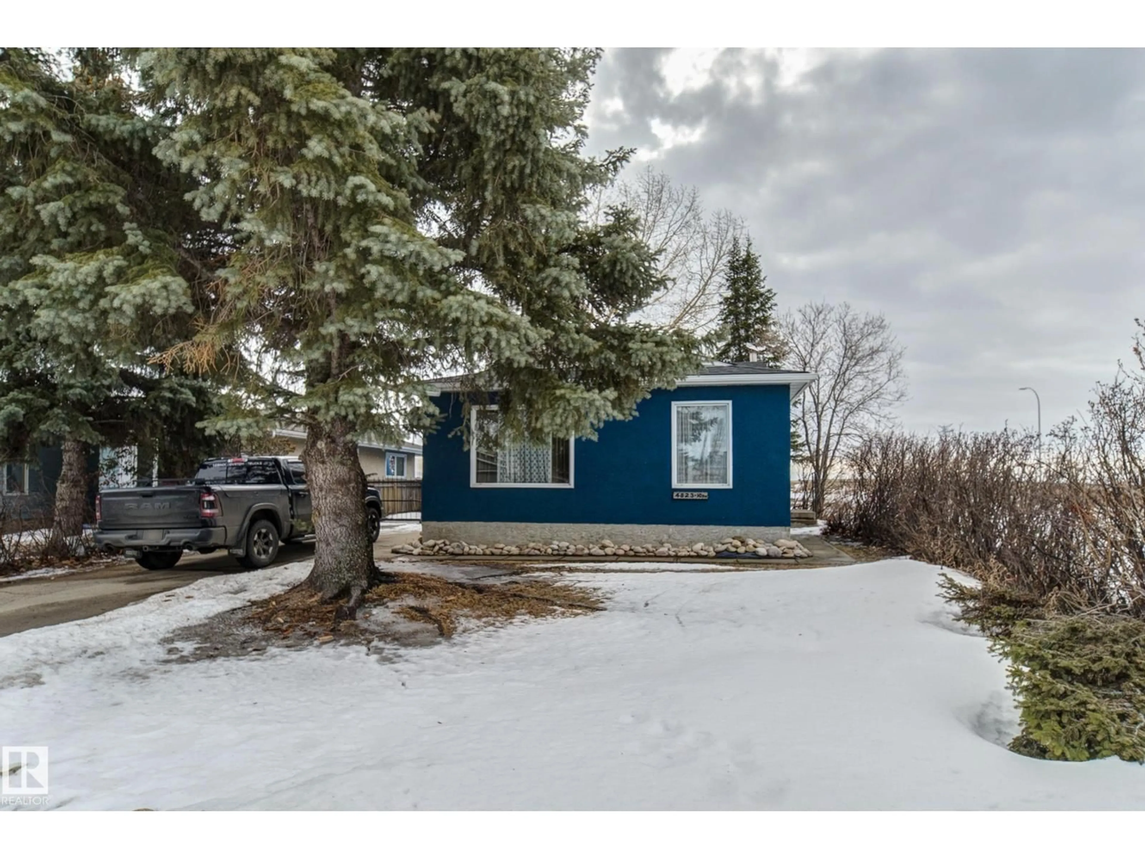 Shed for 4823 10 AV, Edmonton Alberta T6L4S2