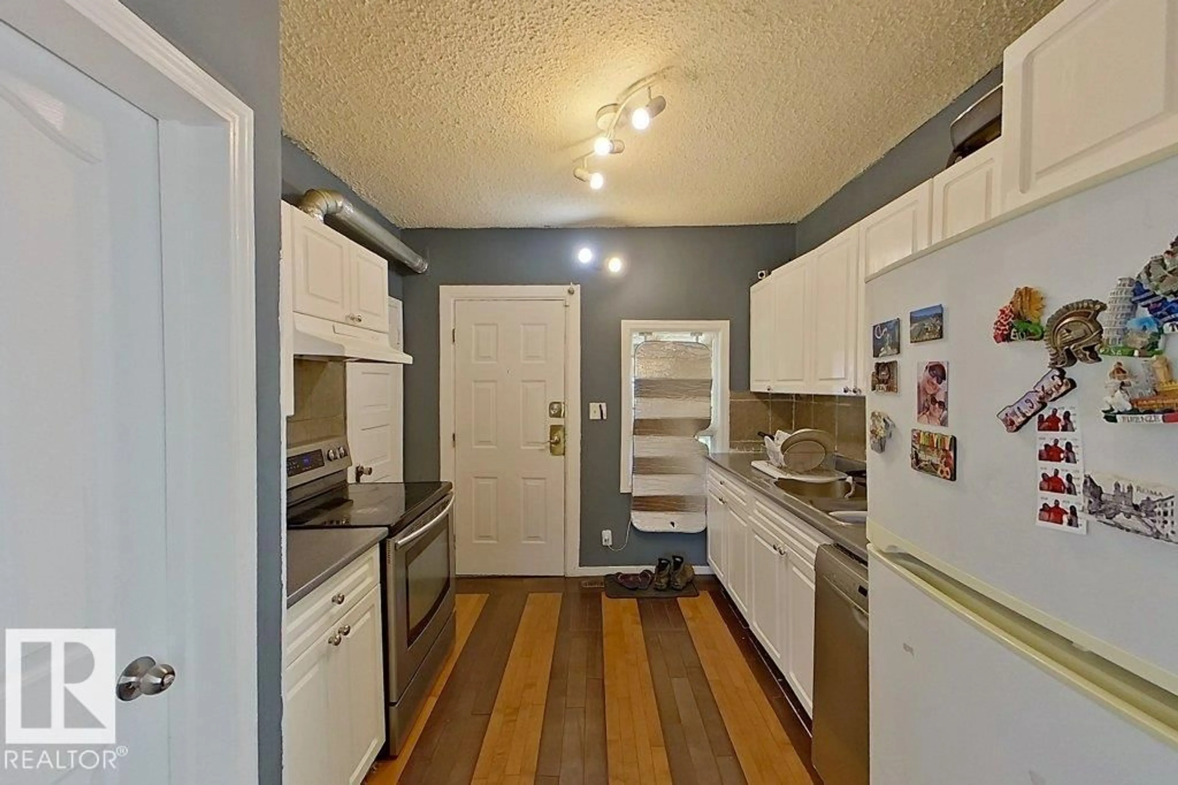 Standard kitchen, unknown for 10722 106 ST NW, Edmonton Alberta T5H2X9