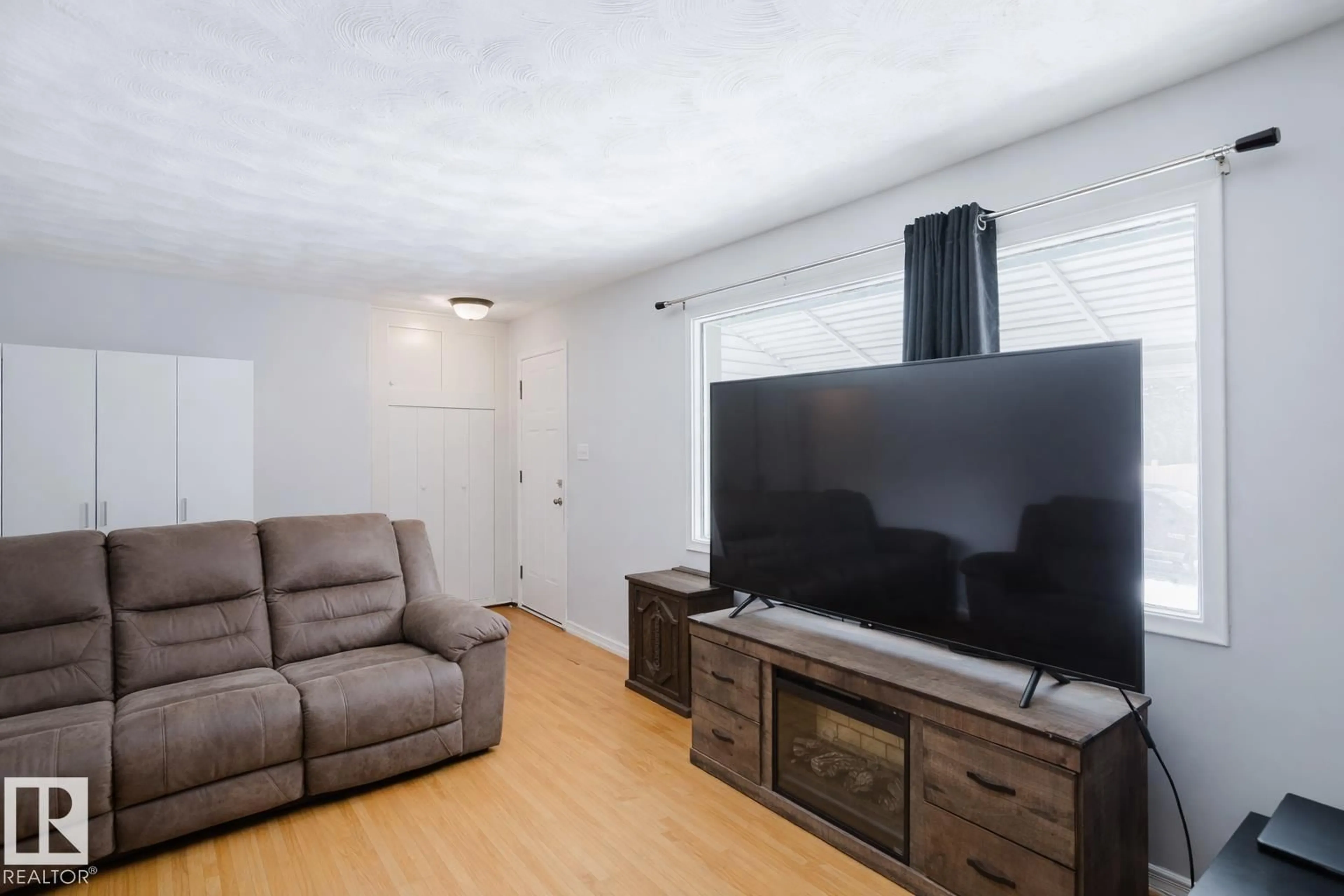 Living room with furniture, wood/laminate floor for NW - 13307 124 ST, Edmonton Alberta T5L0R3