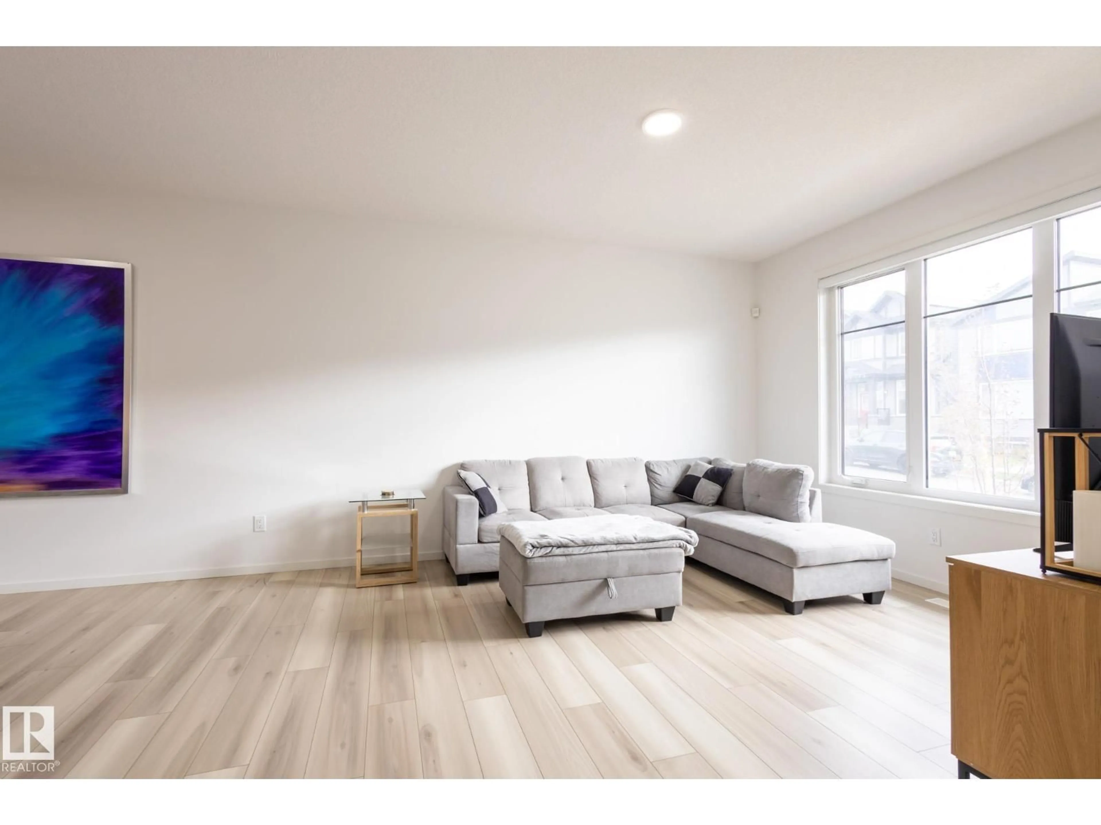 Living room with furniture, wood/laminate floor for SW - 5016 KINNEY LI, Edmonton Alberta T6W5G4