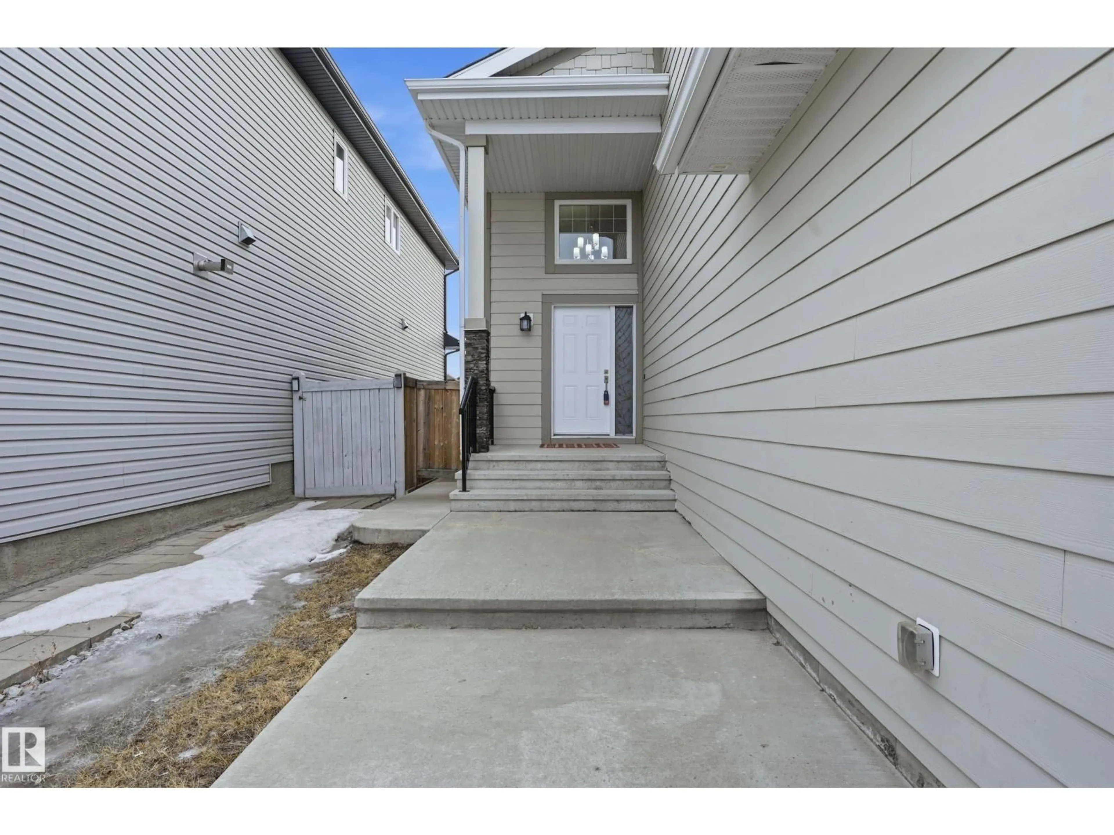 Indoor entryway for 1346 CUNNINGHAM DR, Edmonton Alberta T6W0R8