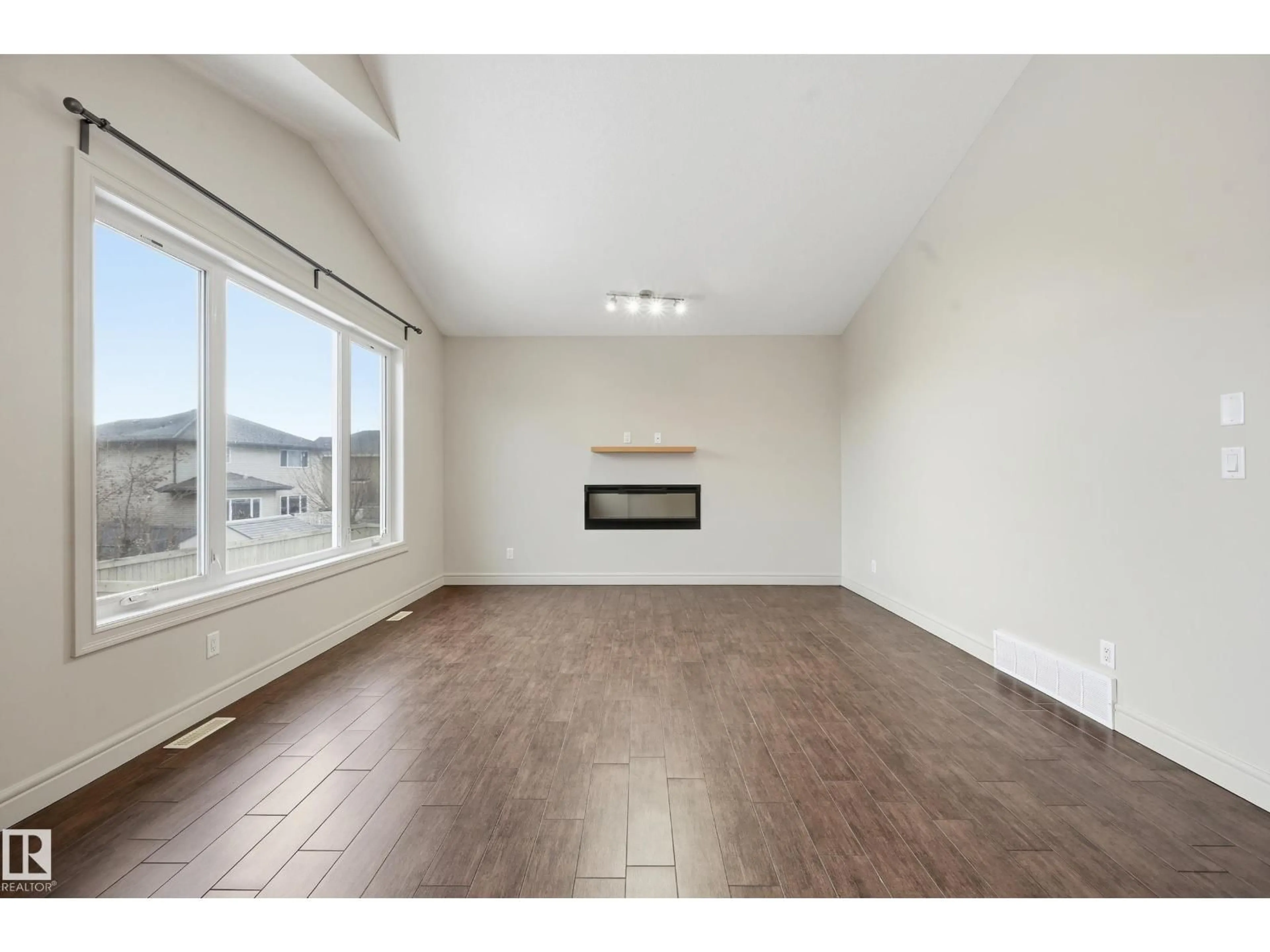 A pic of a room for 1346 CUNNINGHAM DR, Edmonton Alberta T6W0R8
