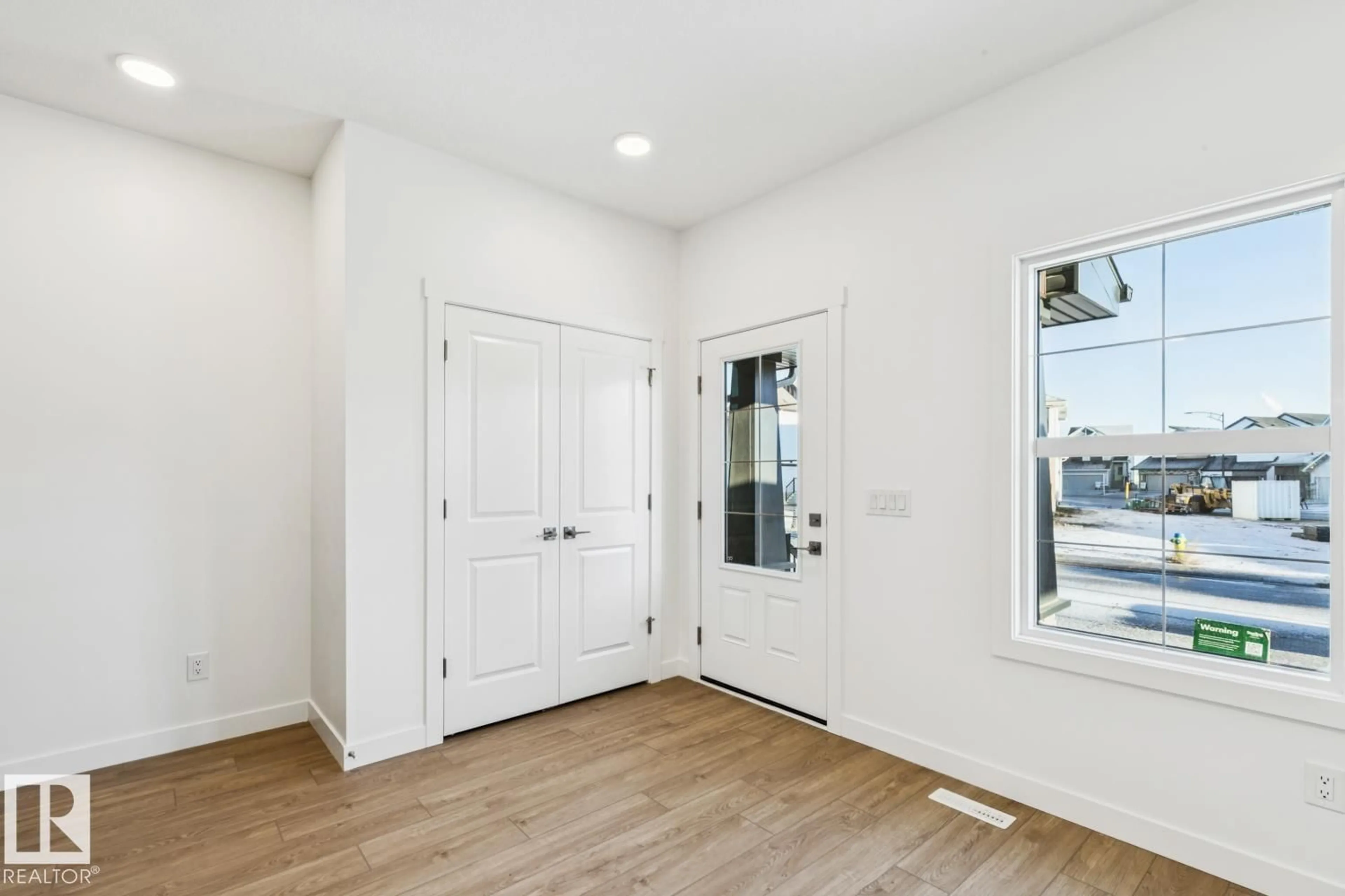 Indoor entryway for 6222 175A AV, Edmonton Alberta T5Y4H3