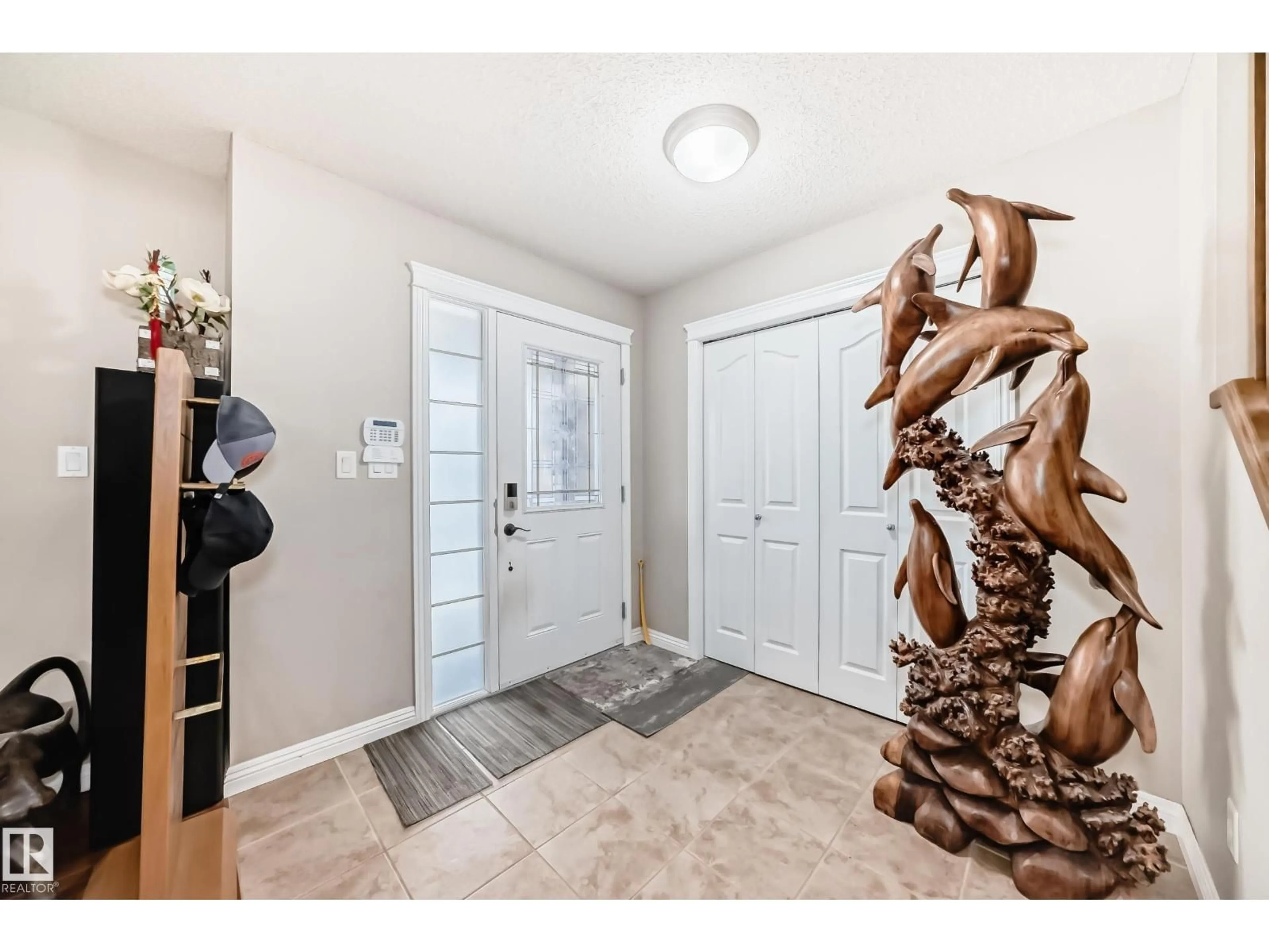 Indoor entryway for 351 GRIESBACH SCHOOL RD, Edmonton Alberta T5E6N1