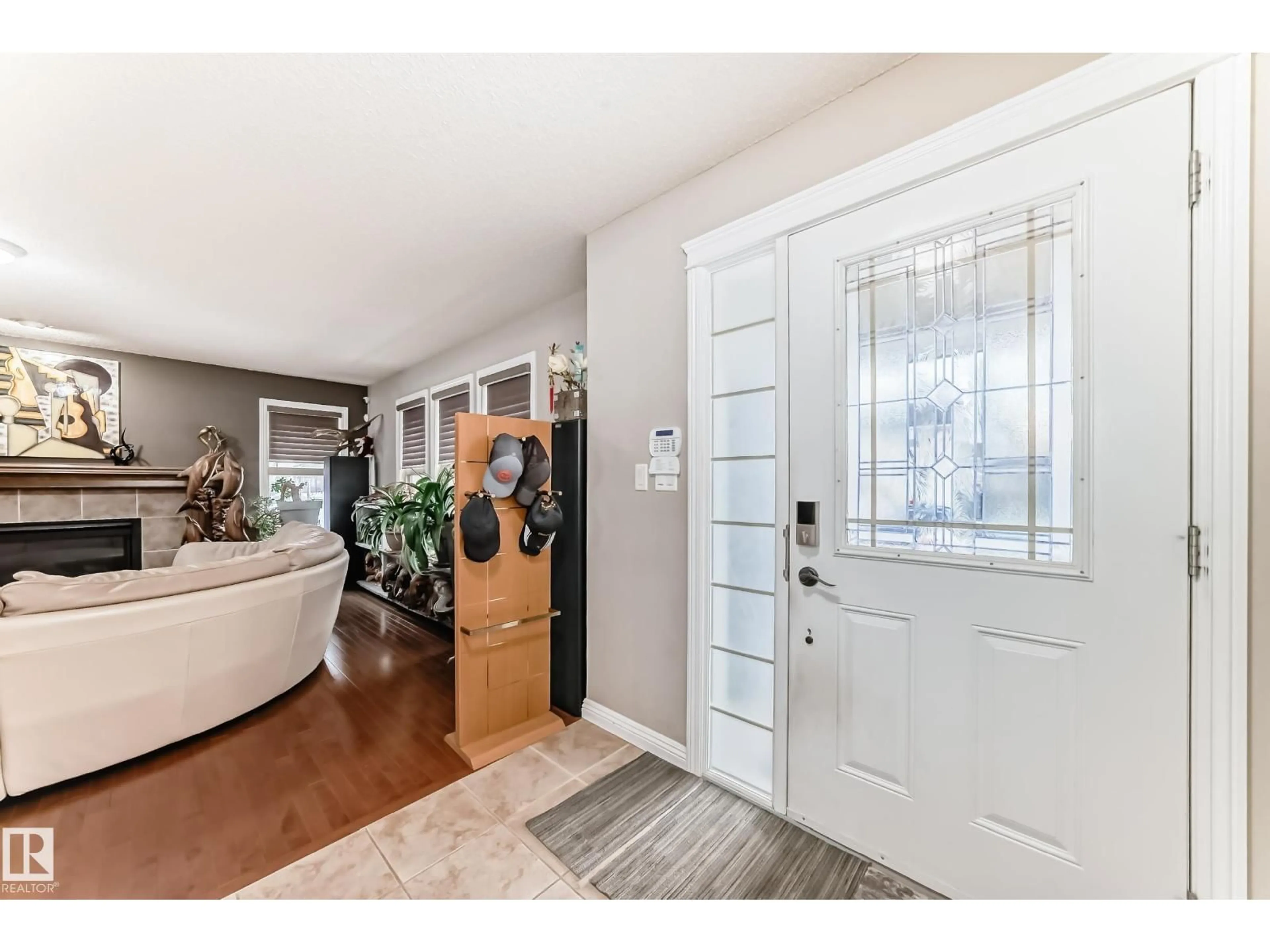 Indoor entryway for 351 GRIESBACH SCHOOL RD, Edmonton Alberta T5E6N1