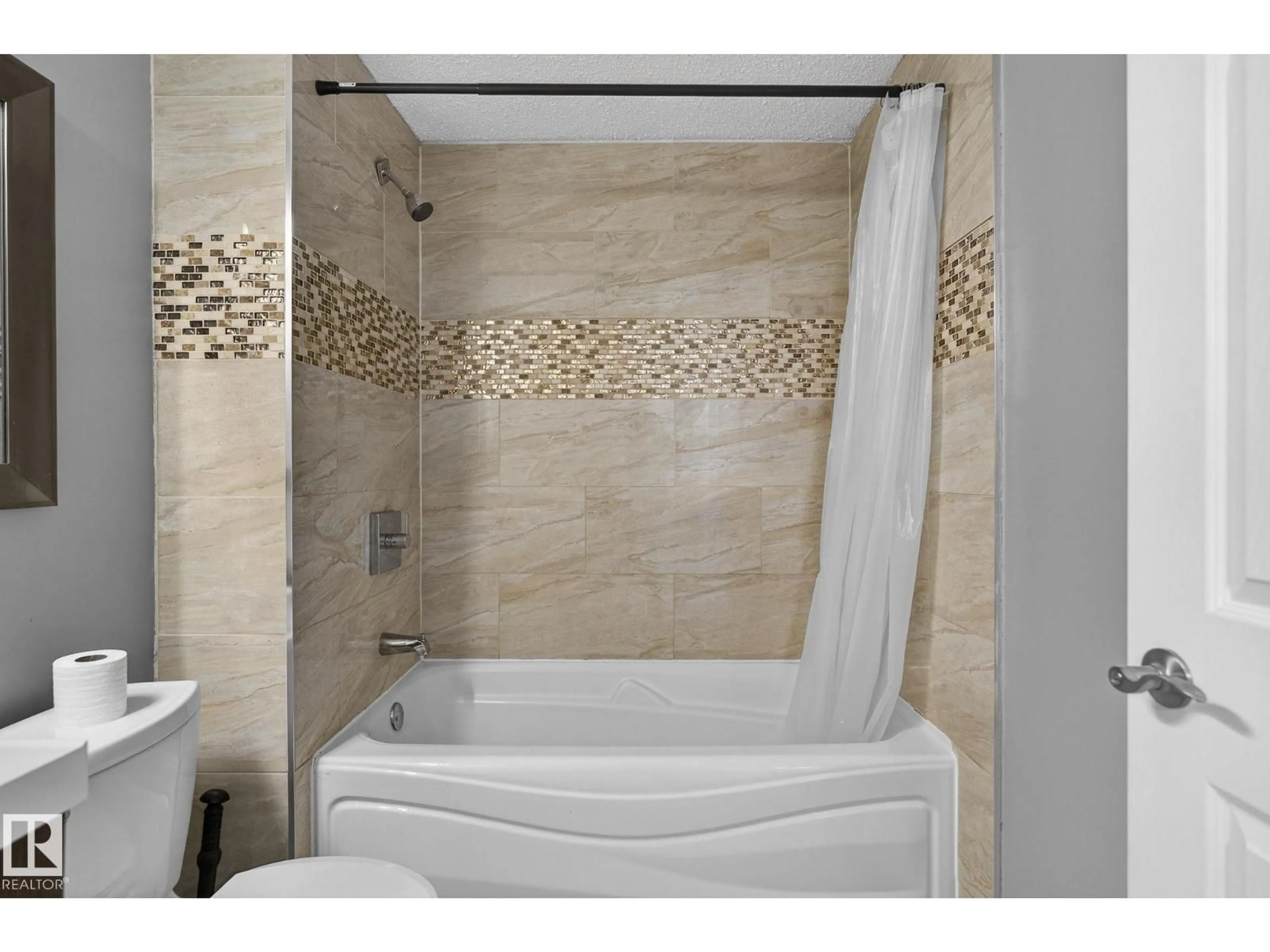 Contemporary bathroom, ceramic/tile floor for 3279 139 AV, Edmonton Alberta T5Y1T2