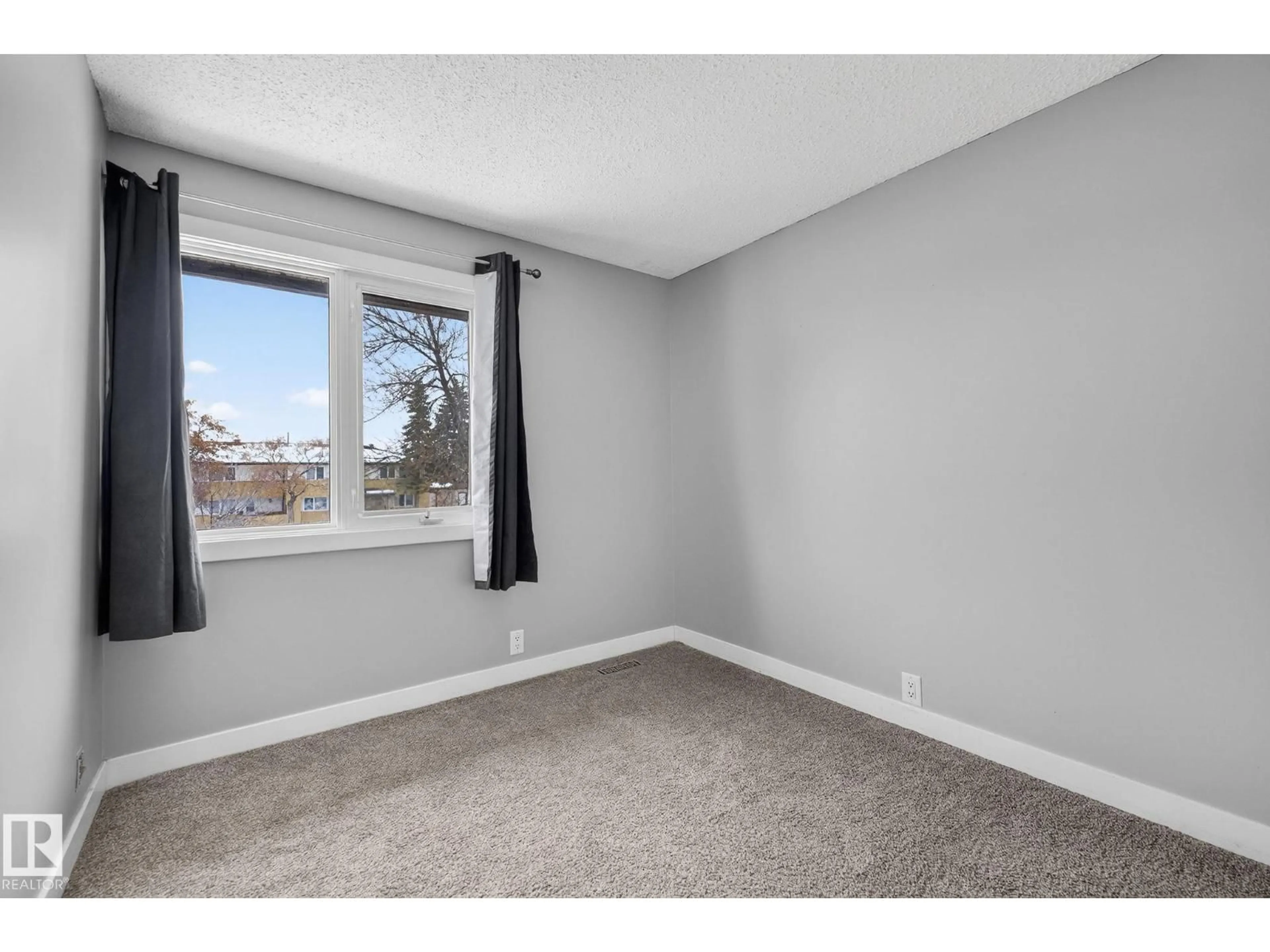 A pic of a room for 3279 139 AV, Edmonton Alberta T5Y1T2