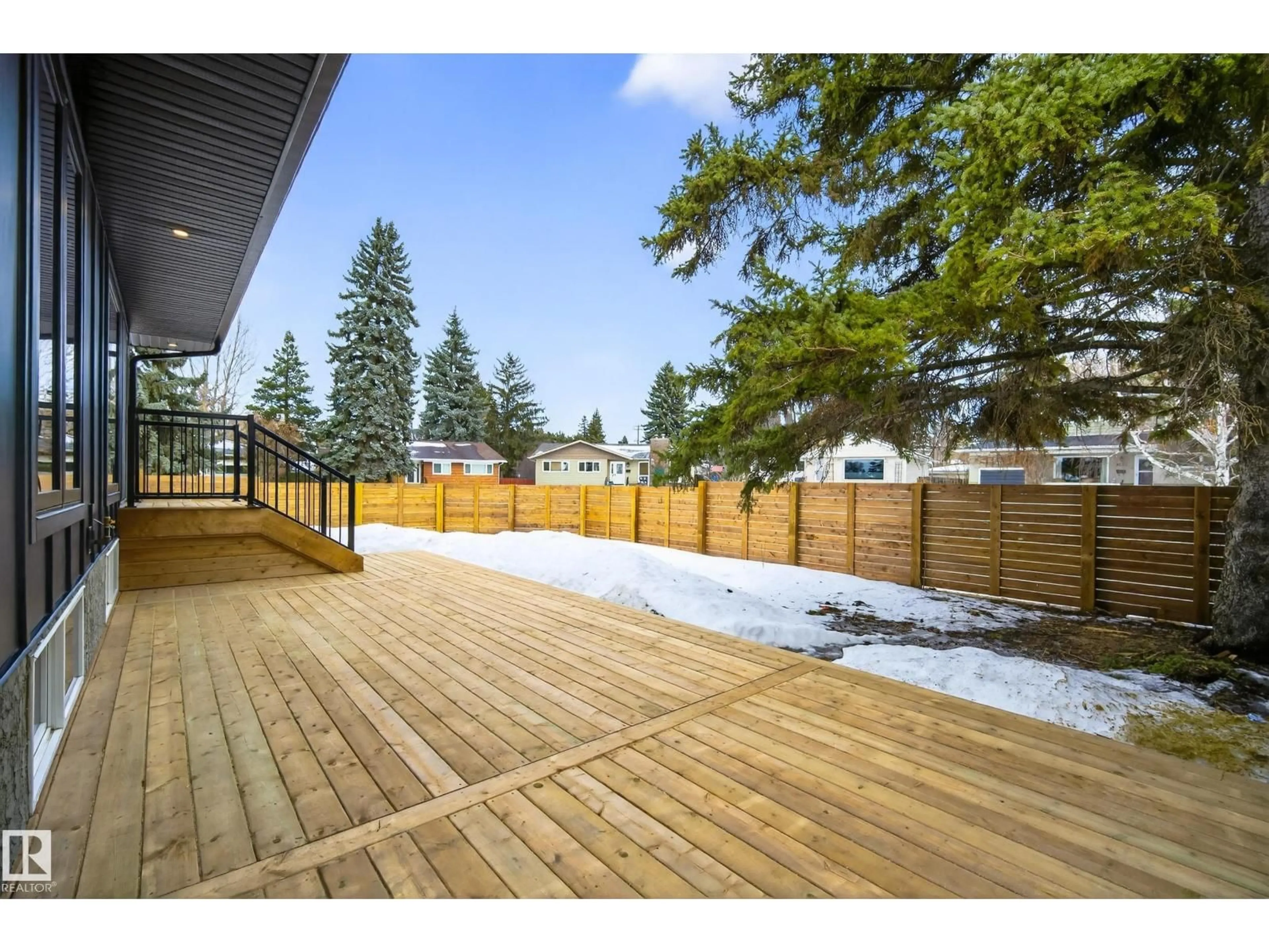 Patio, unknown for 14313 90A AV, Edmonton Alberta T5R4X7